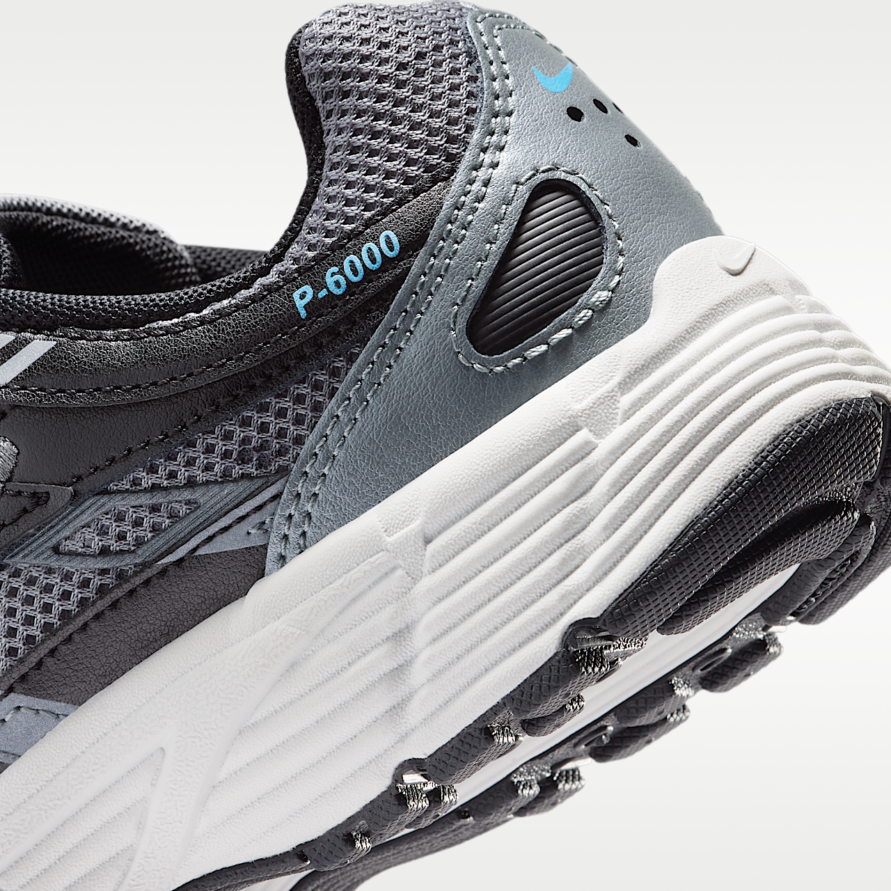 Nike P-6000 sneaker Smoke Grey/Zwart/Platinum Tint/Dutch Blue