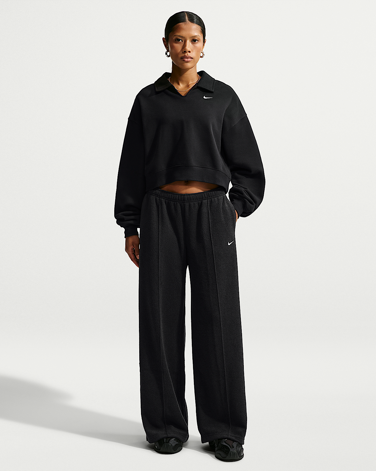 Женские  Nike Studio Fleece Medium-Weight Plush Mid-Rise Wide-Leg Pants