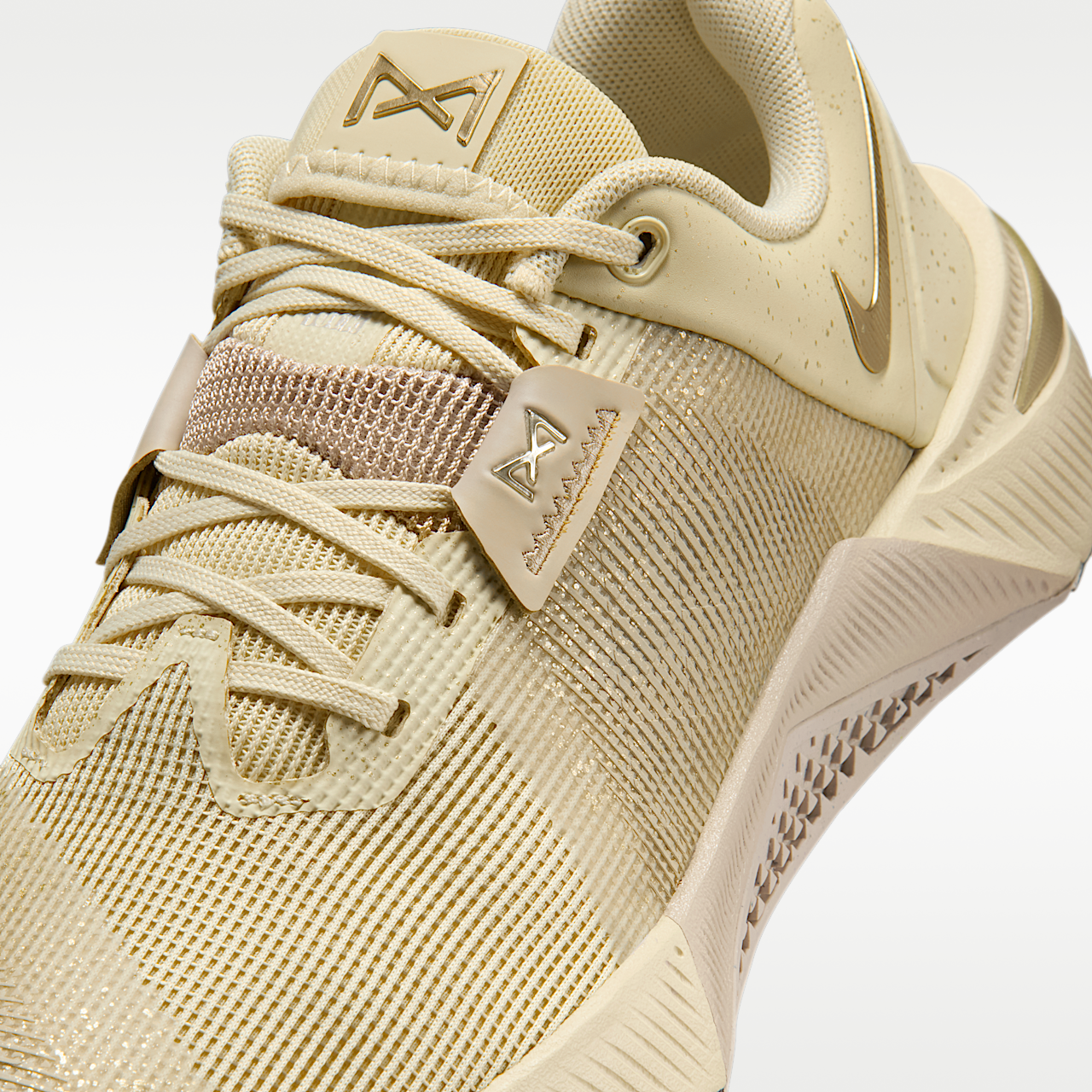 Nike  sneaker Light Khaki/Cream II/Anthracite/Metallic Gold Grain