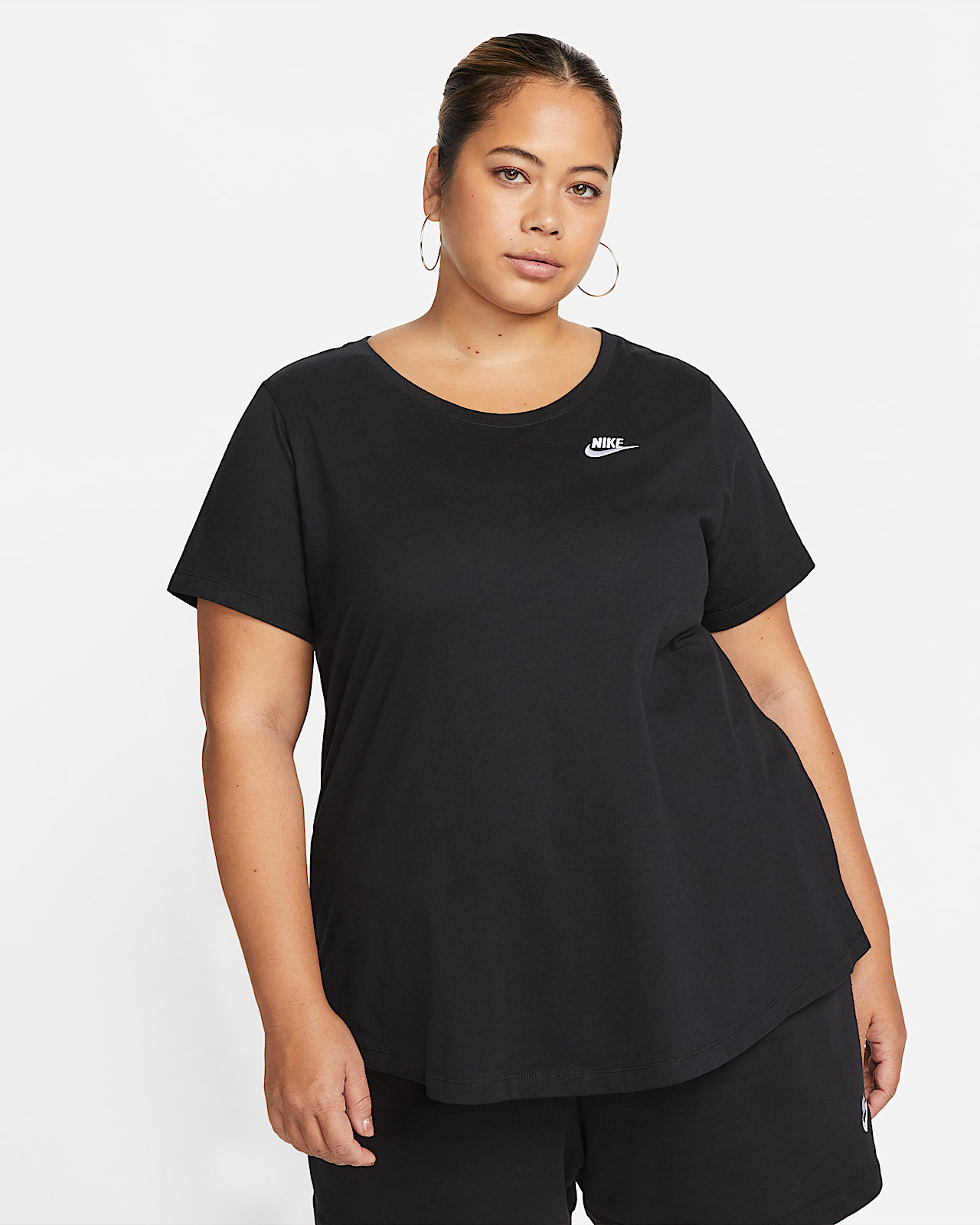 Женская футболка Nike Sportswear Club Essentials (Plus Size)