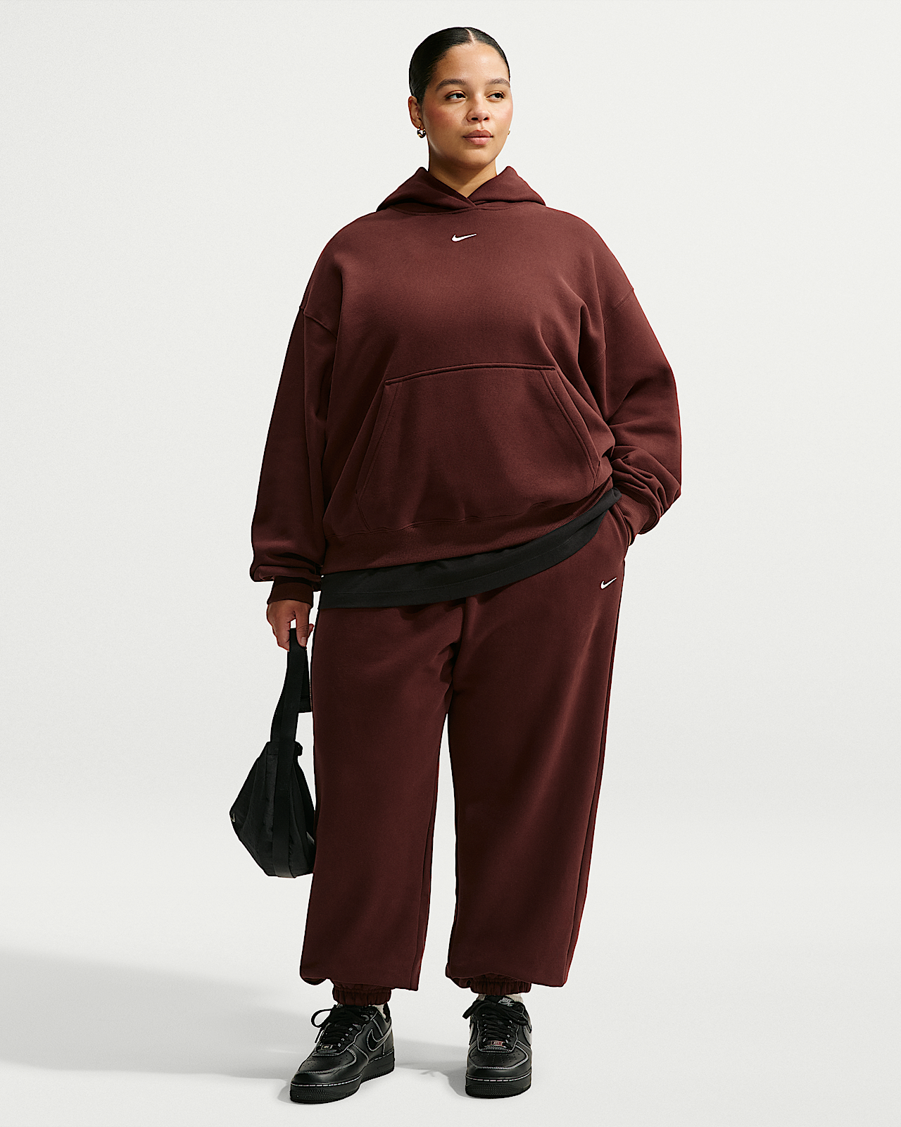 Женские  Nike Studio Fleece Medium Weight Oversized High-Rise Cuffed Pants (Plus Size)