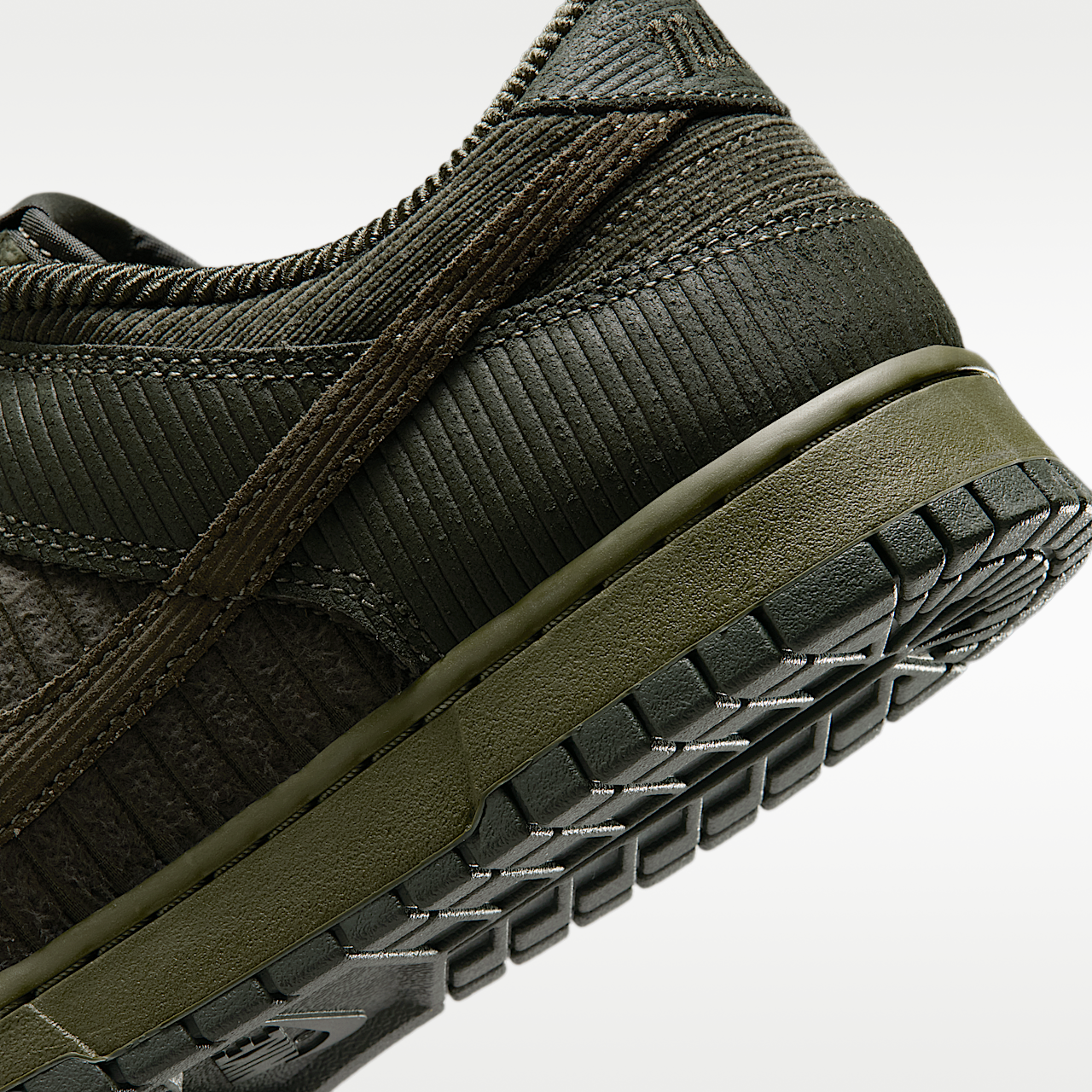 Nike Dunk Low sneaker Cargo Khaki/Medium Olive/Sequoia/Cargo Khaki
