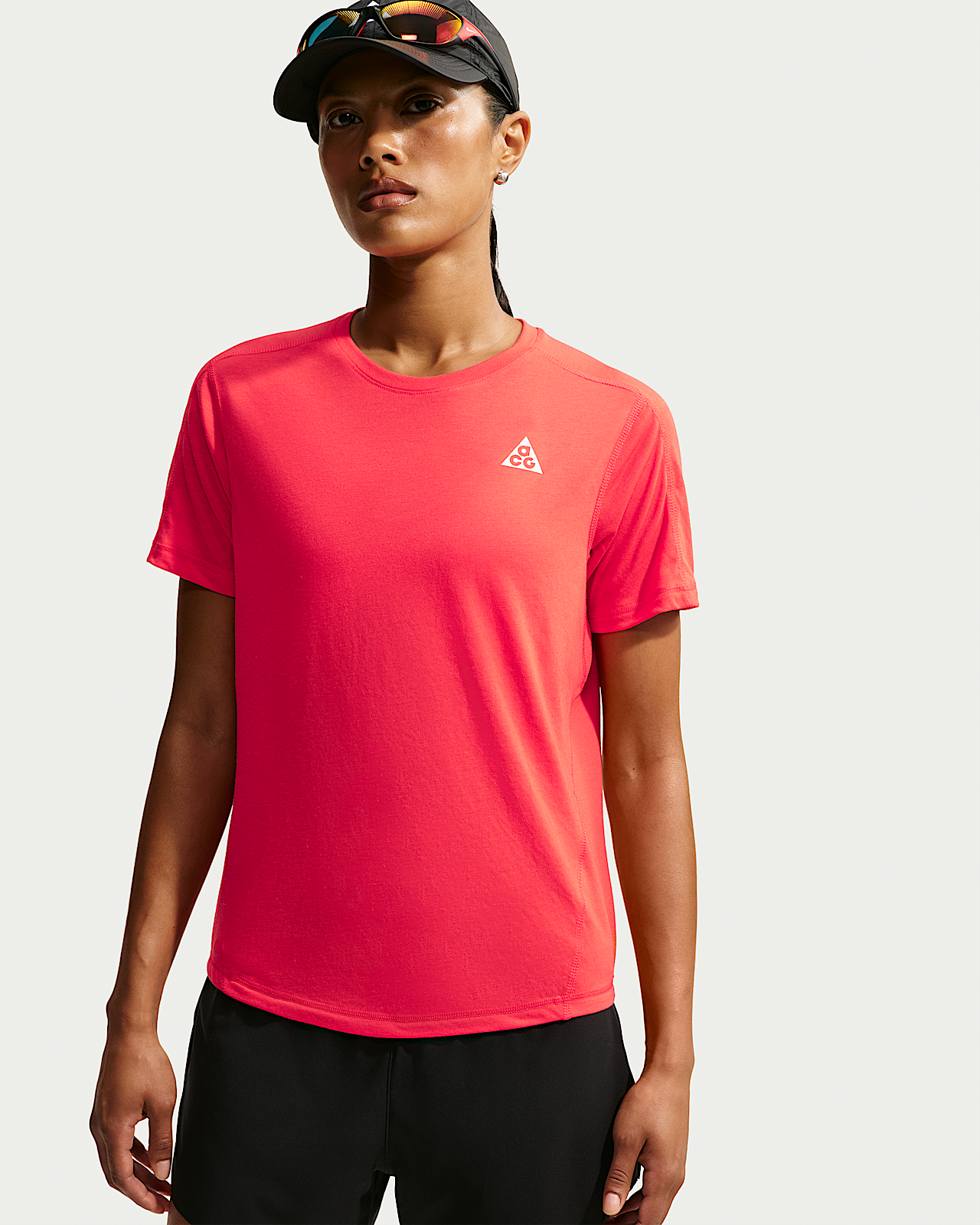 Женские шорты Nike ACG Dri-FIT Short-Sleeve Trail Top для бега