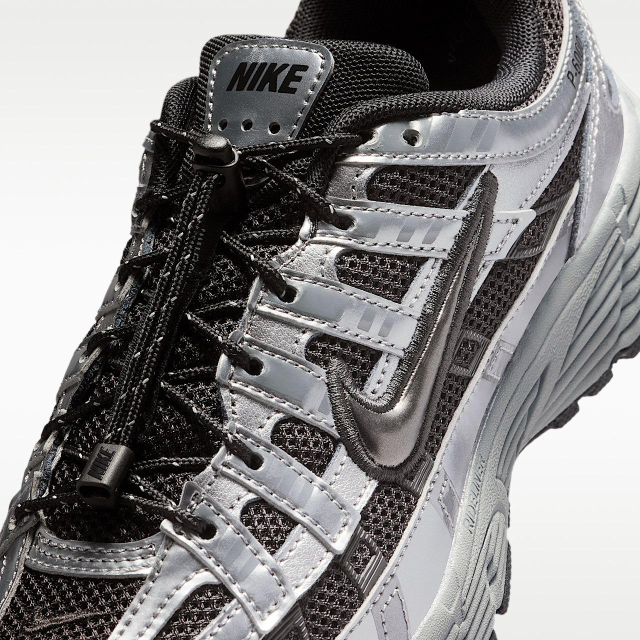 Nike P-6000 sneaker Zwart/Metallic Cool Grey/Smoke Grey