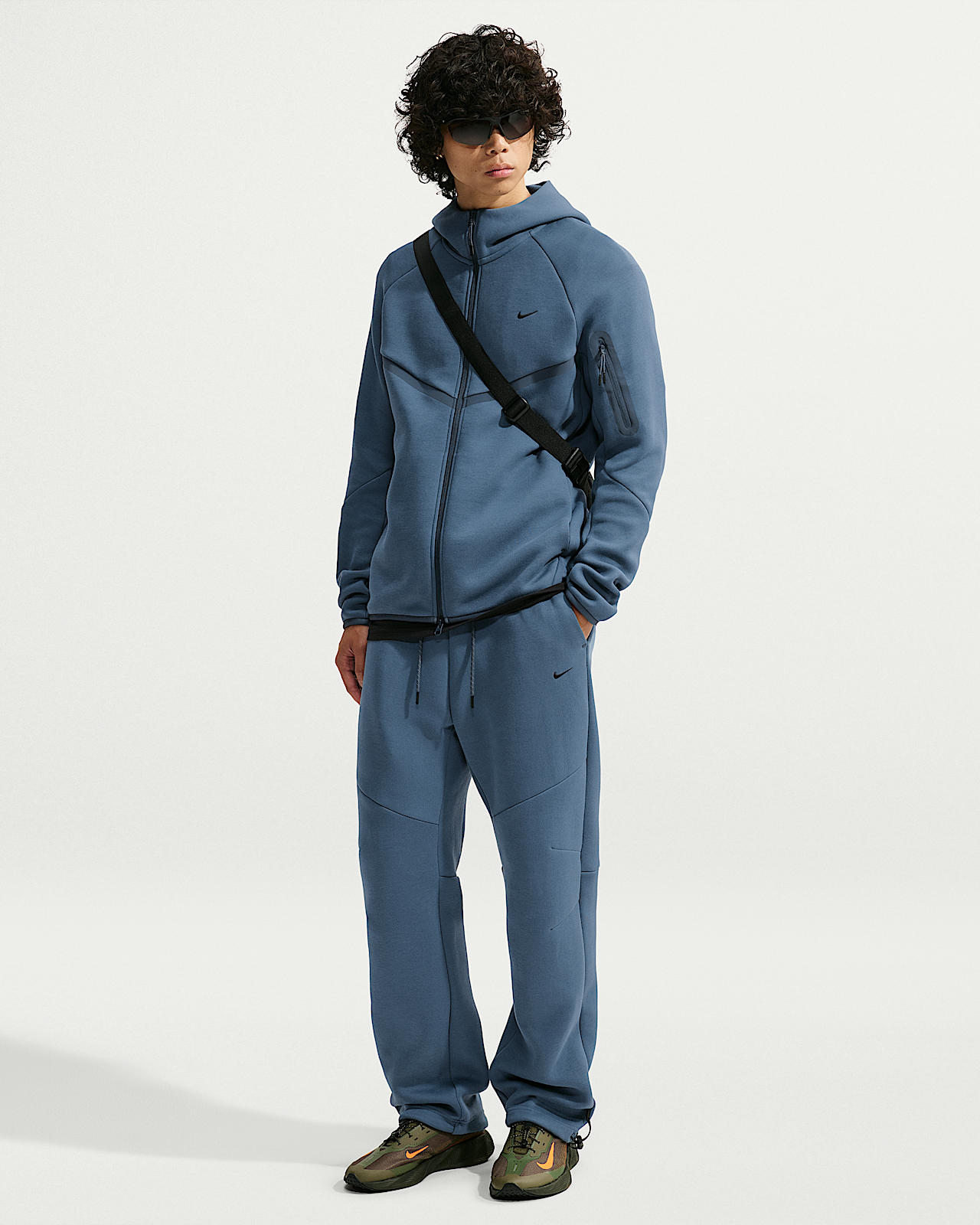 Мужские  Nike Tech Fleece Open-Hem Pants with Reflective Accents