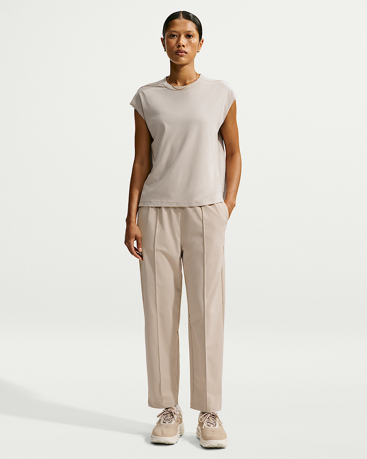 Женские  Nike 24.7 PerfectStretch Dri-FIT UV Protection High-Rise Tapered Pants