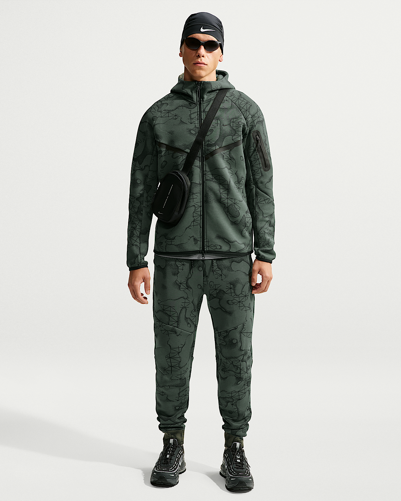 Мужские спортивные штаны Nike Tech Slim Fleece All-Over-Print Joggers