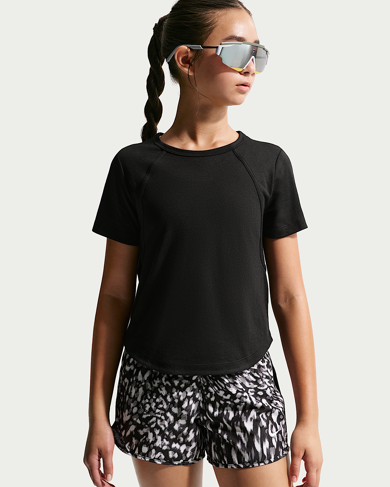 Детские шорты Nike Tempo Big Kids' (Girls') Dri-FIT Short-Sleeve Top