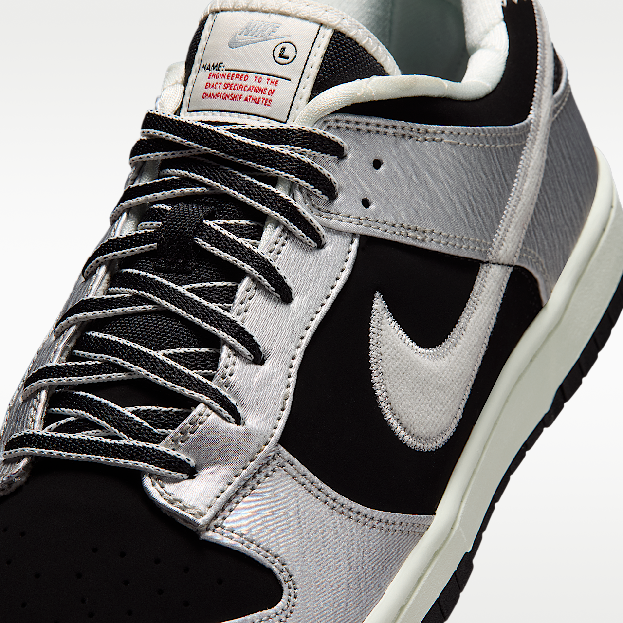 Nike Dunk Low sneaker Metallic Silver/Zwart/Sail/Metallic Silver