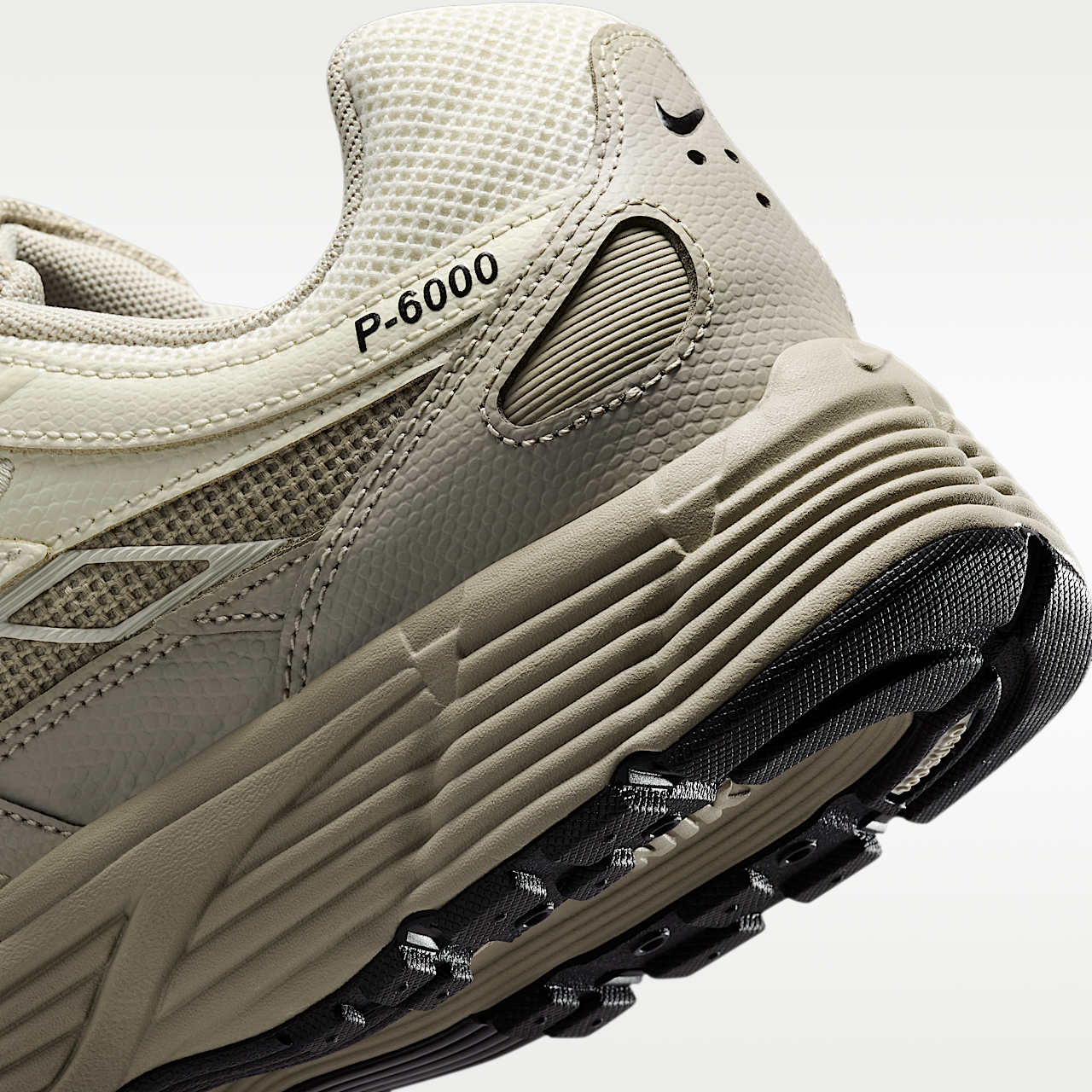 Nike P-6000 sneaker Coconut Milk/Beach/Zwart