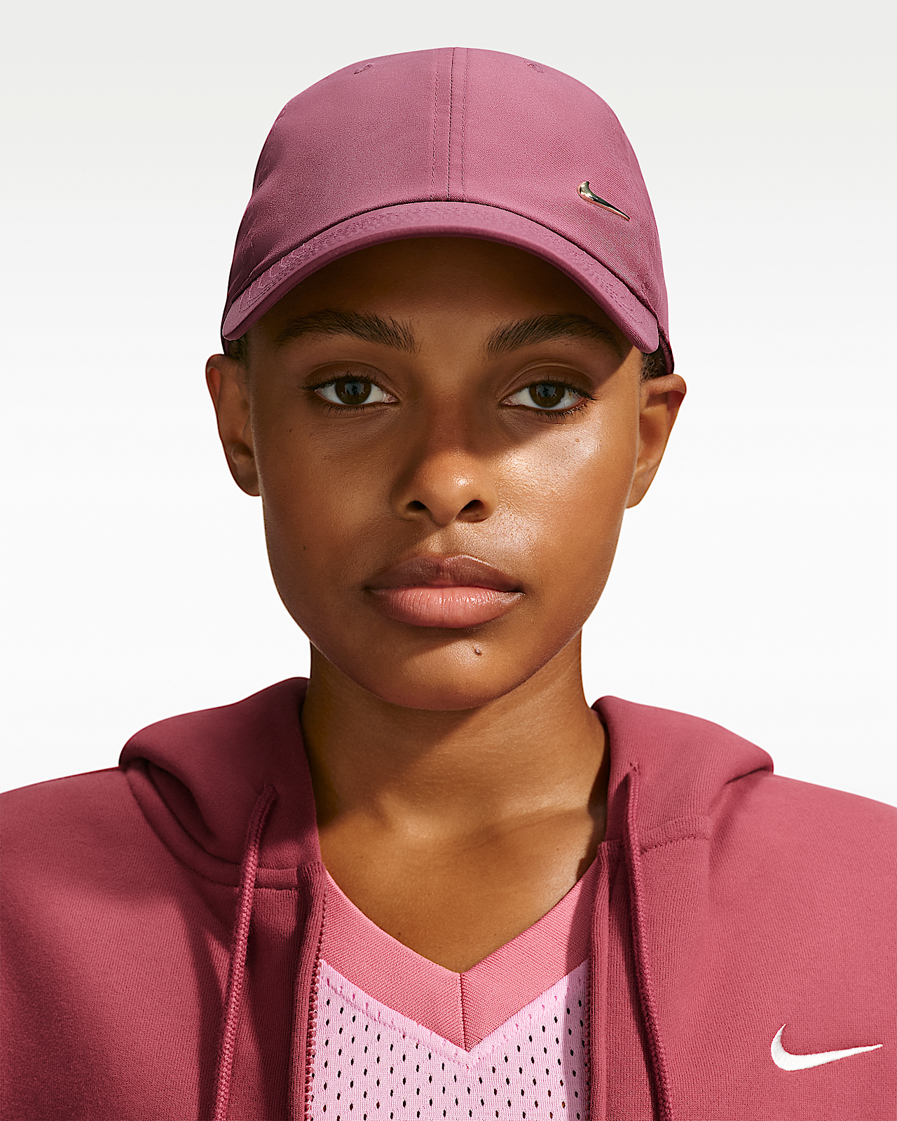 Женская кепка Nike Dri-FIT Club Unstructured Metal Swoosh Cap