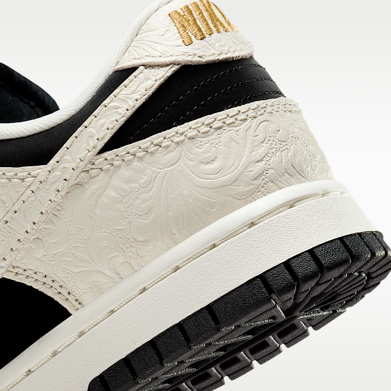 Nike Dunk Low sneaker Zwart/Sail/Metallic Gold/Sail