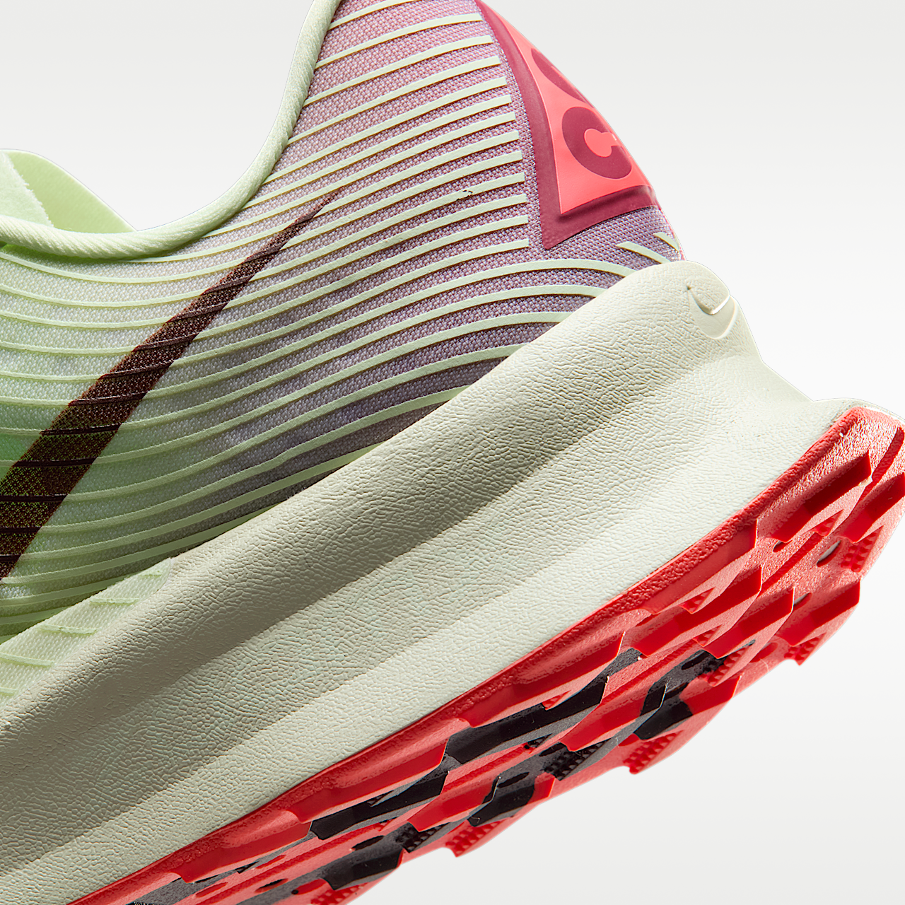 Nike ACG sneaker Volt Tint/Steam/Sea Glass/Burgundy Ash