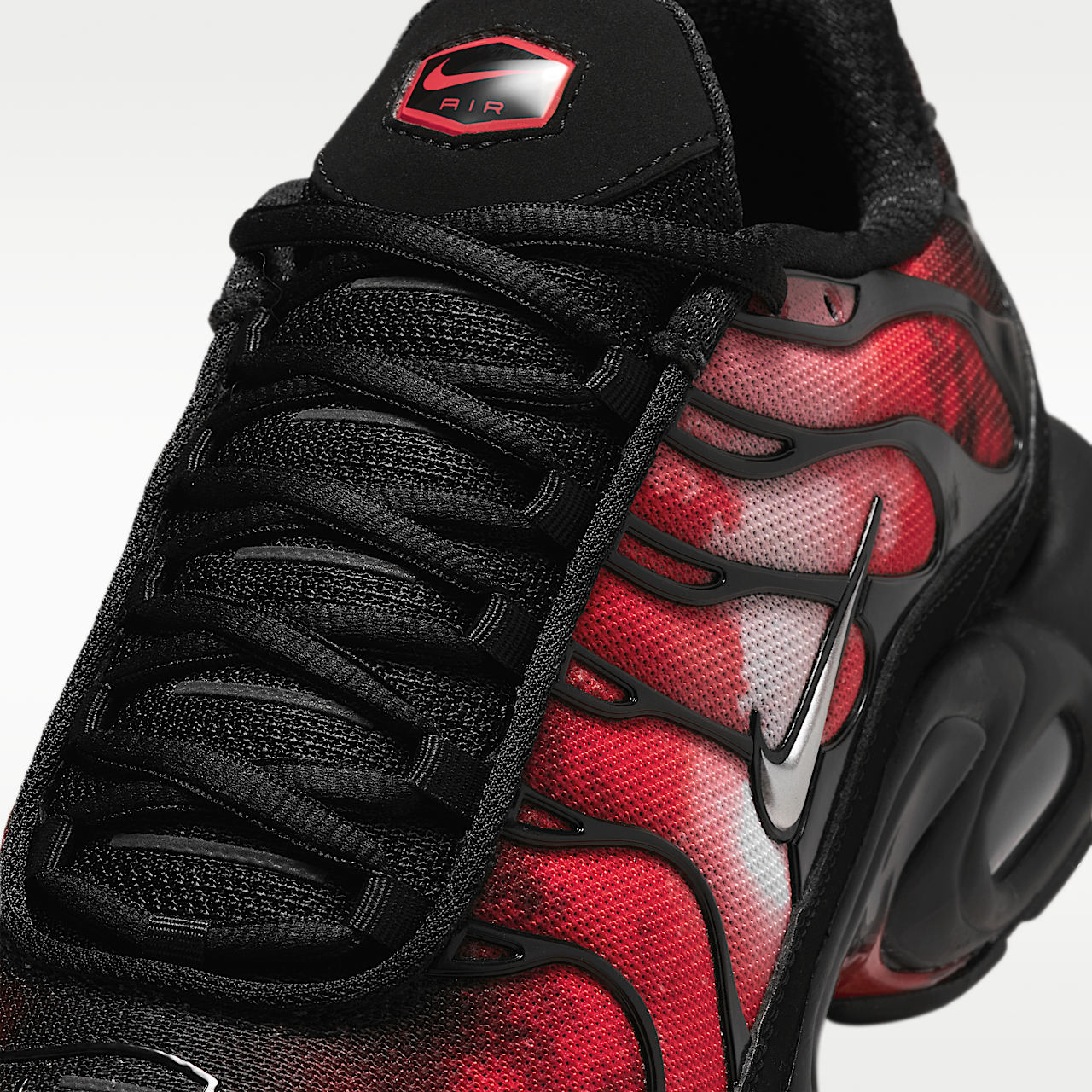 Nike Air Max Plus sneaker Zwart/University Red/Metallic Silver