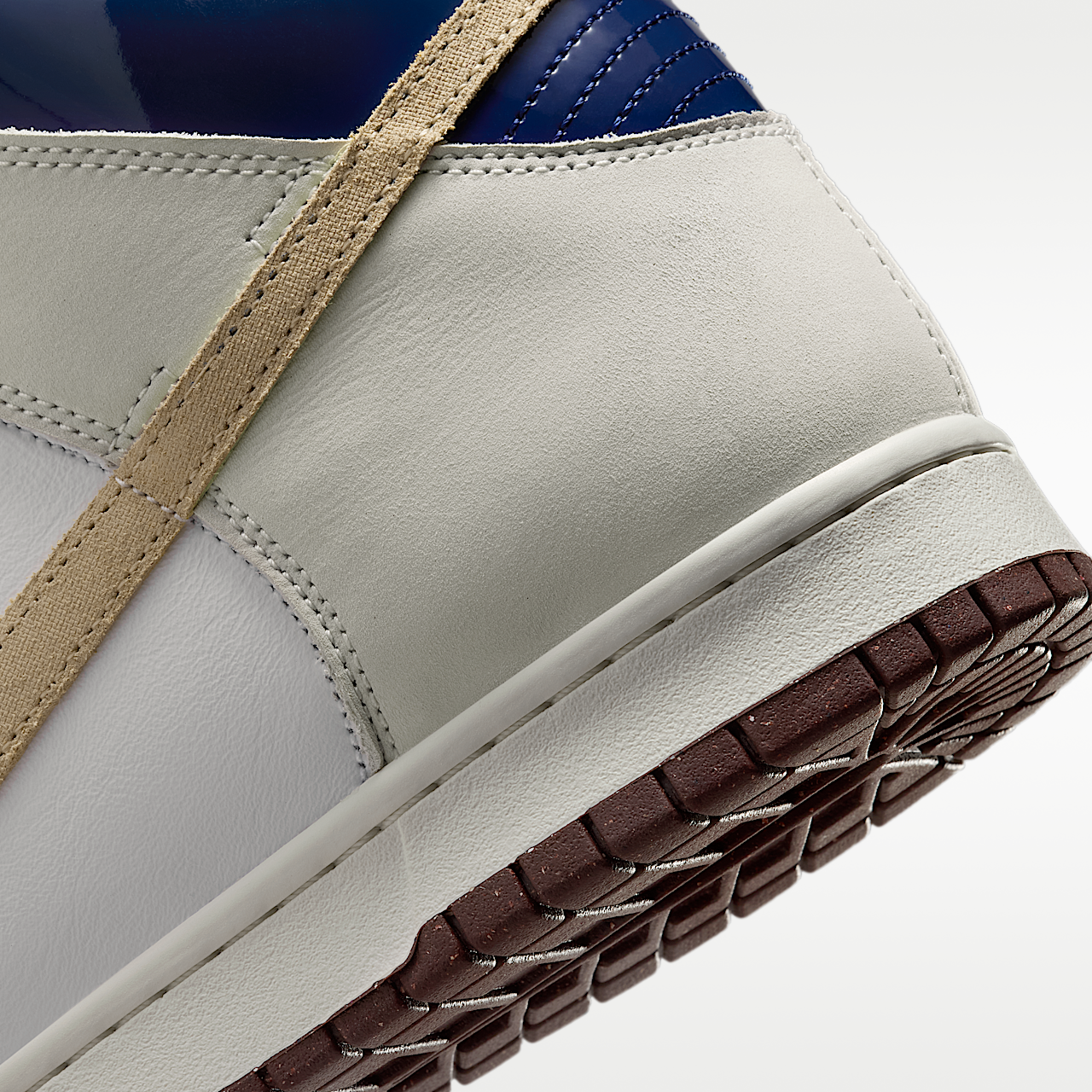 Nike Dunk High sneaker Wit/Sand Dune/Blue Void/Ivory