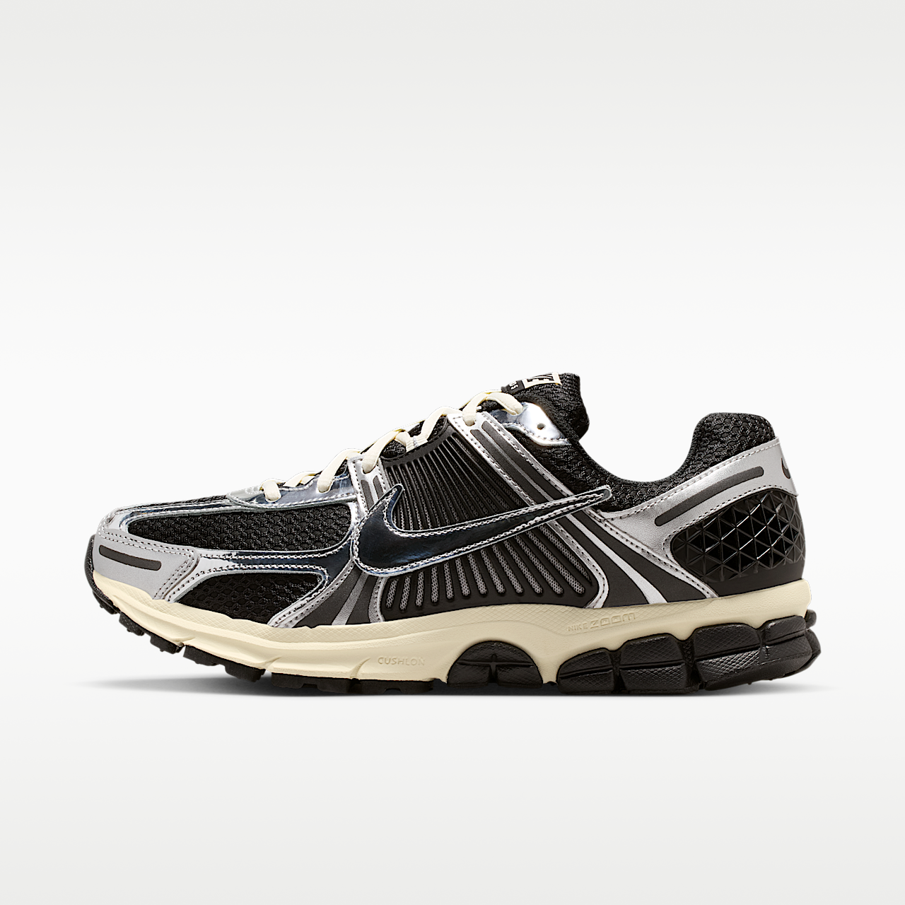 Nike Vomero sneaker Zwart/Metallic Silver/Coconut Milk/Chrome