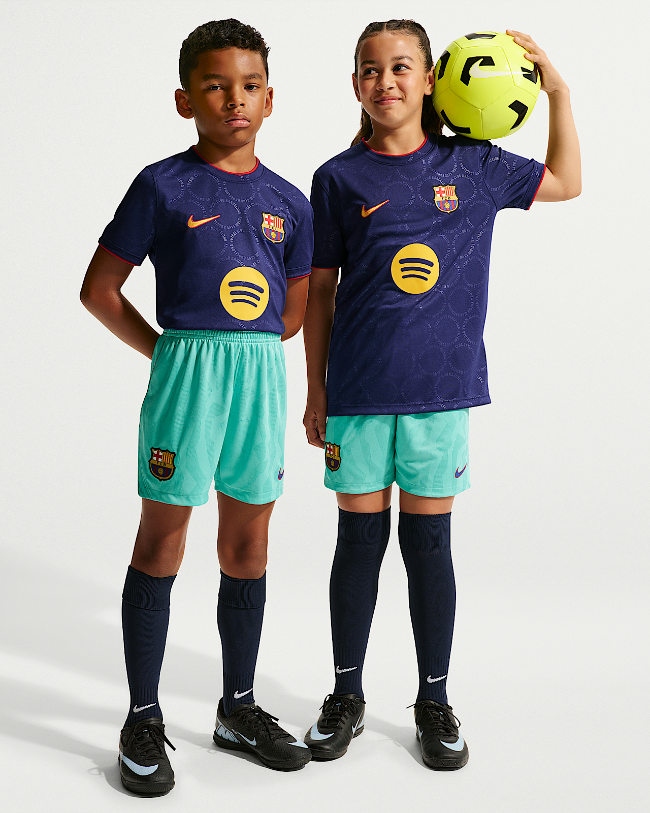 Детские шорты FC Barcelona 2026/27 Stadium Third Big Kids' Nike Dri-FIT Soccer Replica Shorts