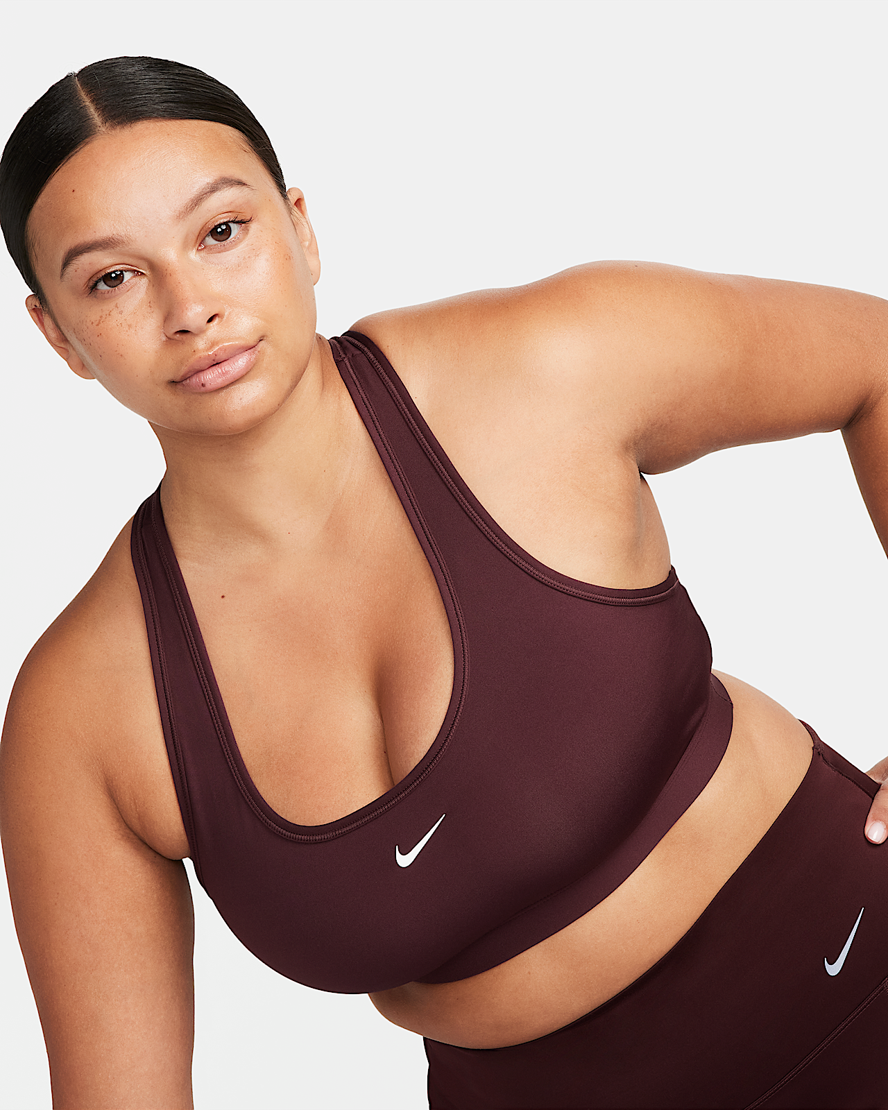 Женские  Nike Swoosh Light Support Non-Padded Sports Bra