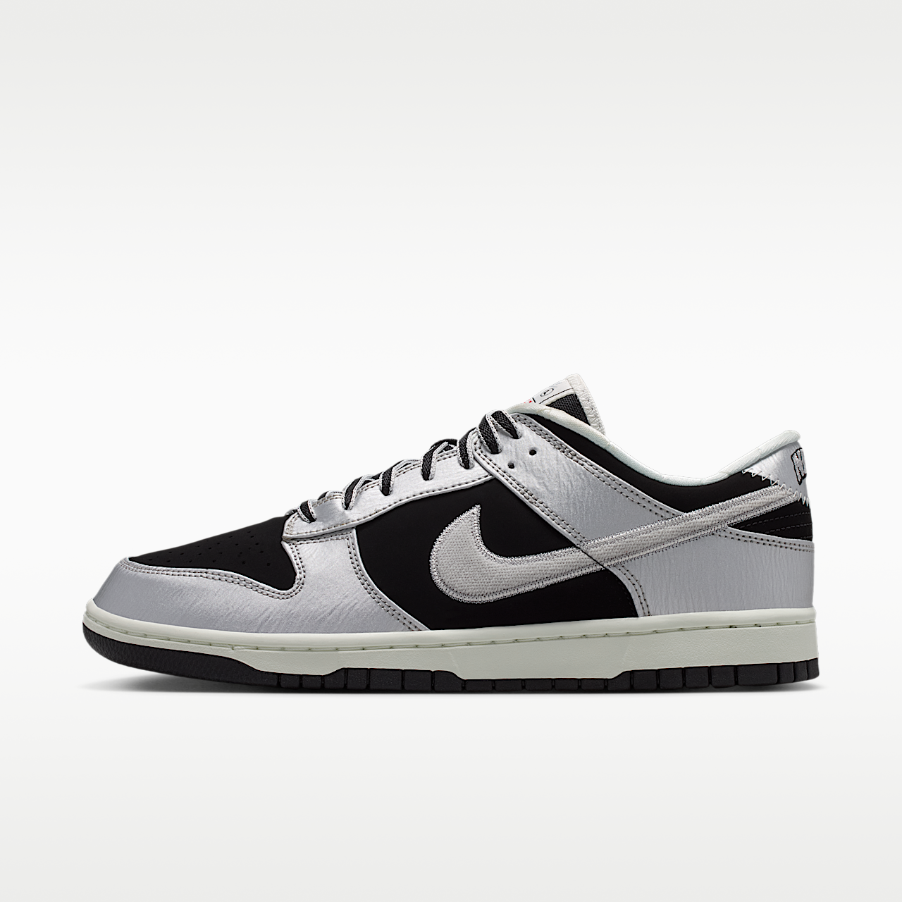 Nike Dunk Low sneaker Metallic Silver/Zwart/Sail/Metallic Silver