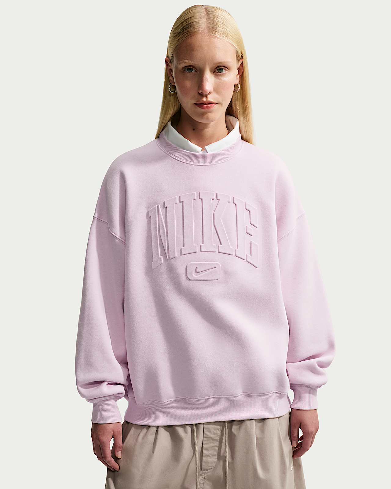 Женские  Nike Studio Fleece Medium Weight Oversized Embossed Crew