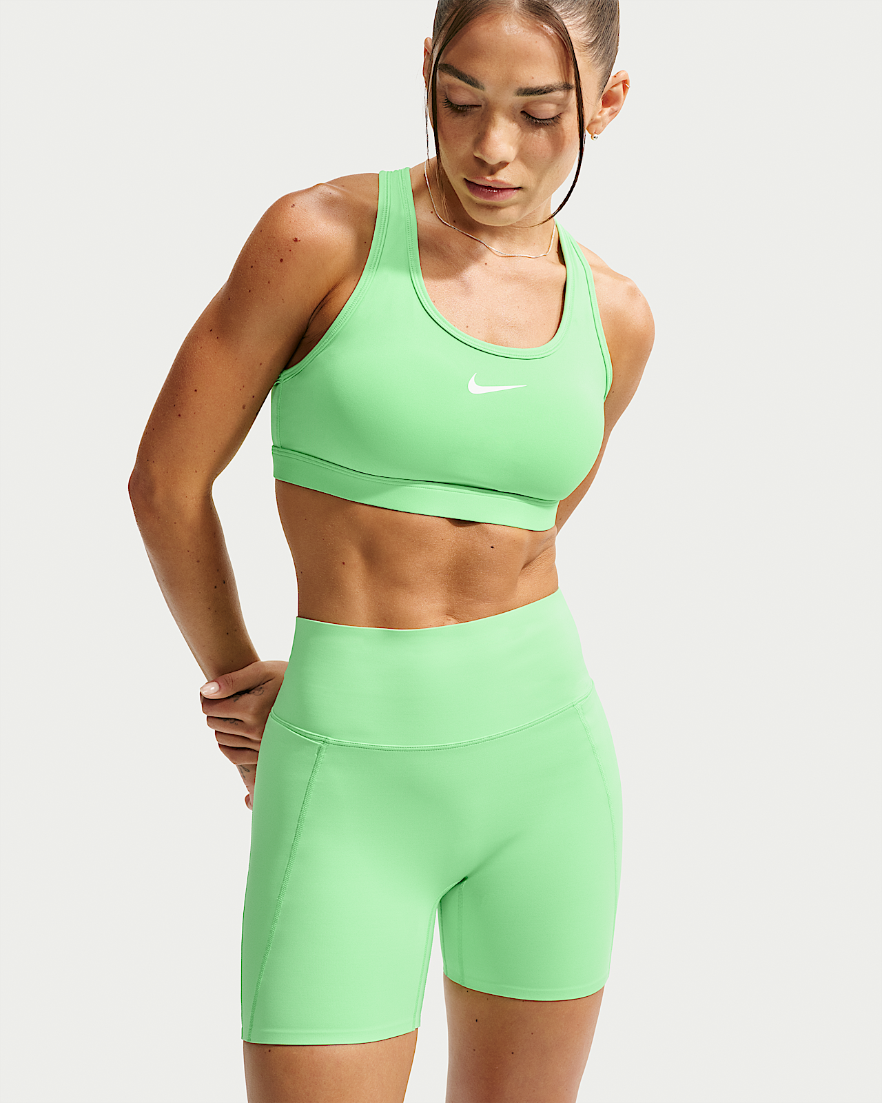 Женские  Nike Swoosh Medium-Support Padded Sports Bra
