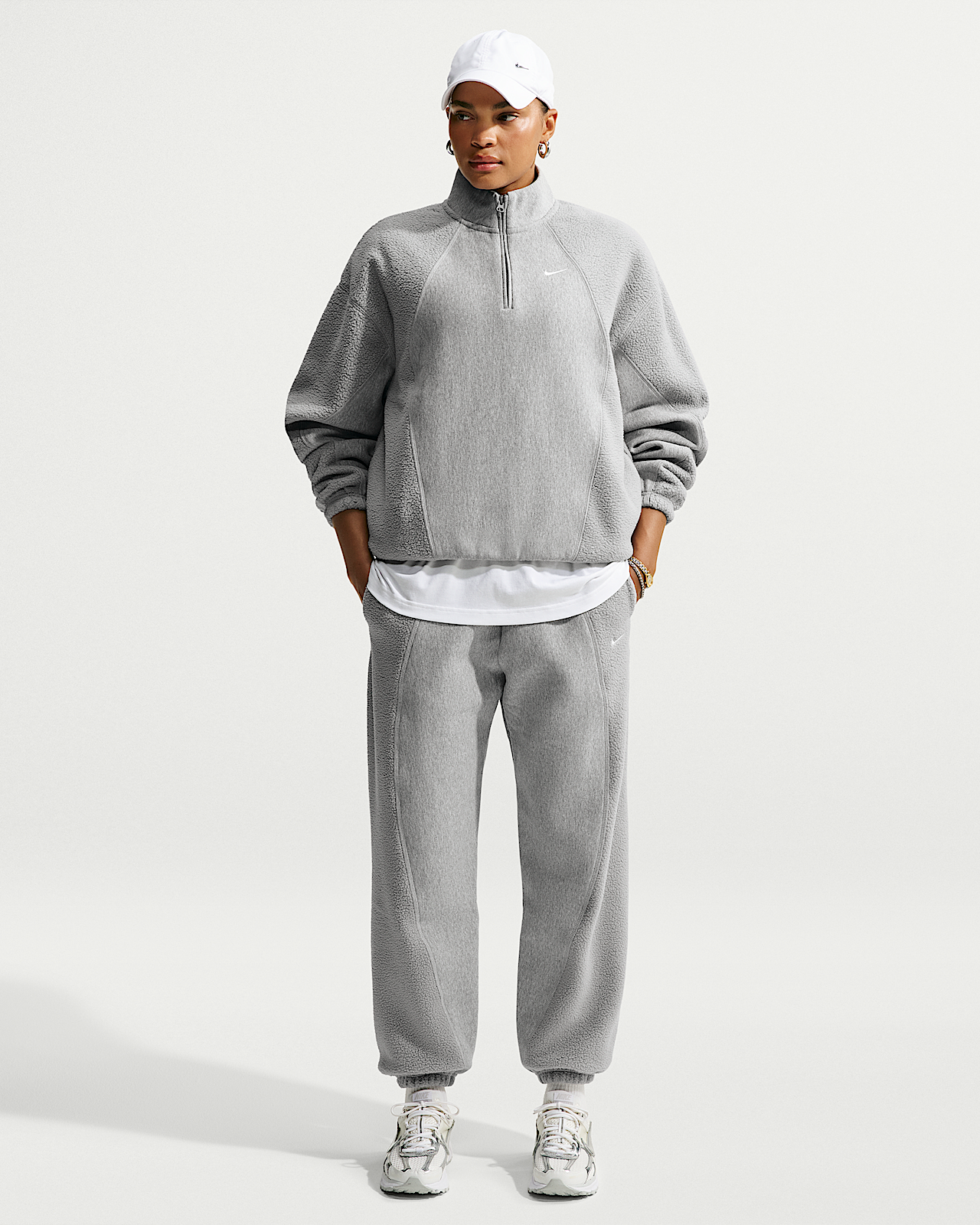 Женские  Nike Studio Fleece Heavyweight Plush Oversized High-Rise Pants