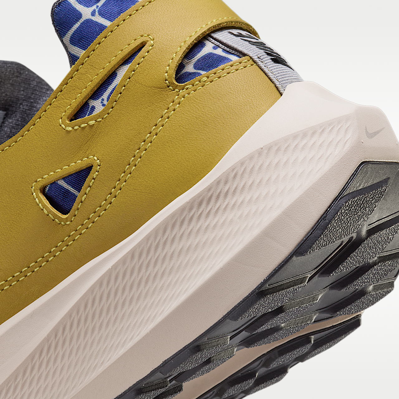 Nike  sneaker Saffron Quartz/Sanddrift/Cool Grey