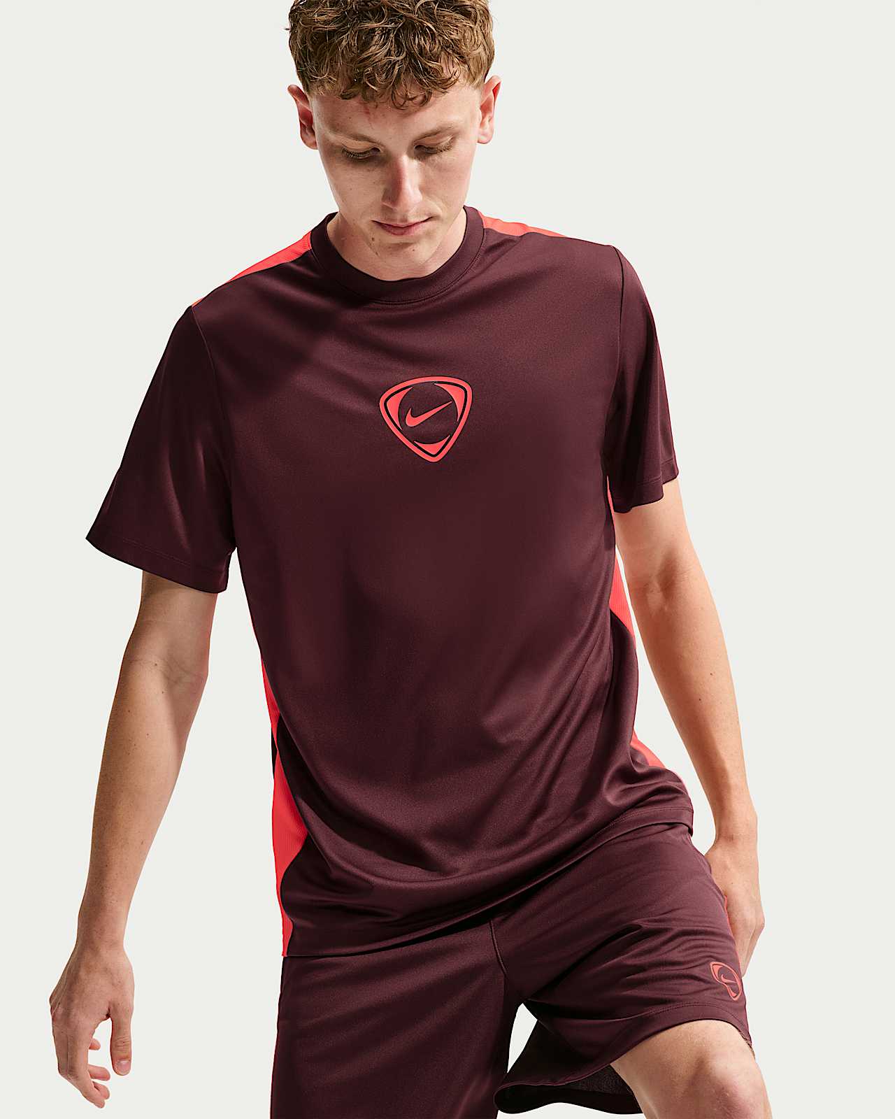 Мужские шорты Nike Academy+ Dri-FIT Short-Sleeve Soccer Top