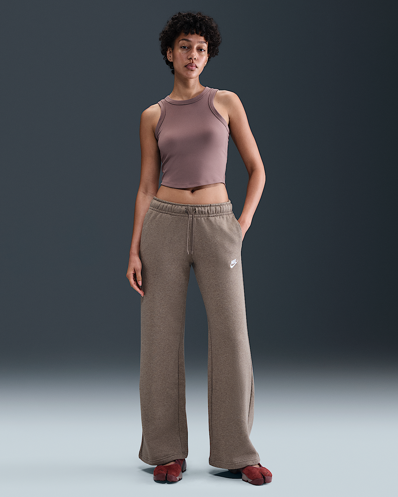 Женские  Nike Sportswear Club Fleece Mid-Rise Wide-Leg Sweatpants