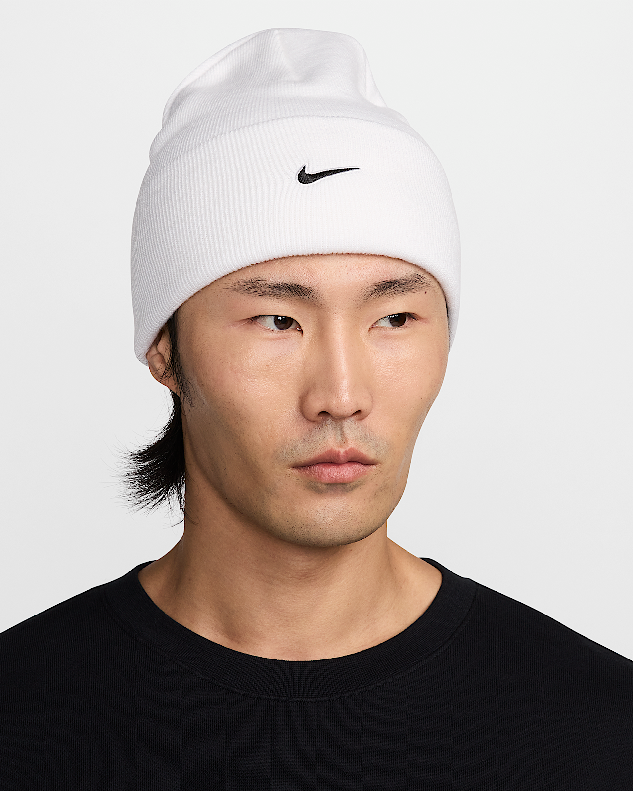 Женские  Nike Peak Swoosh Beanie