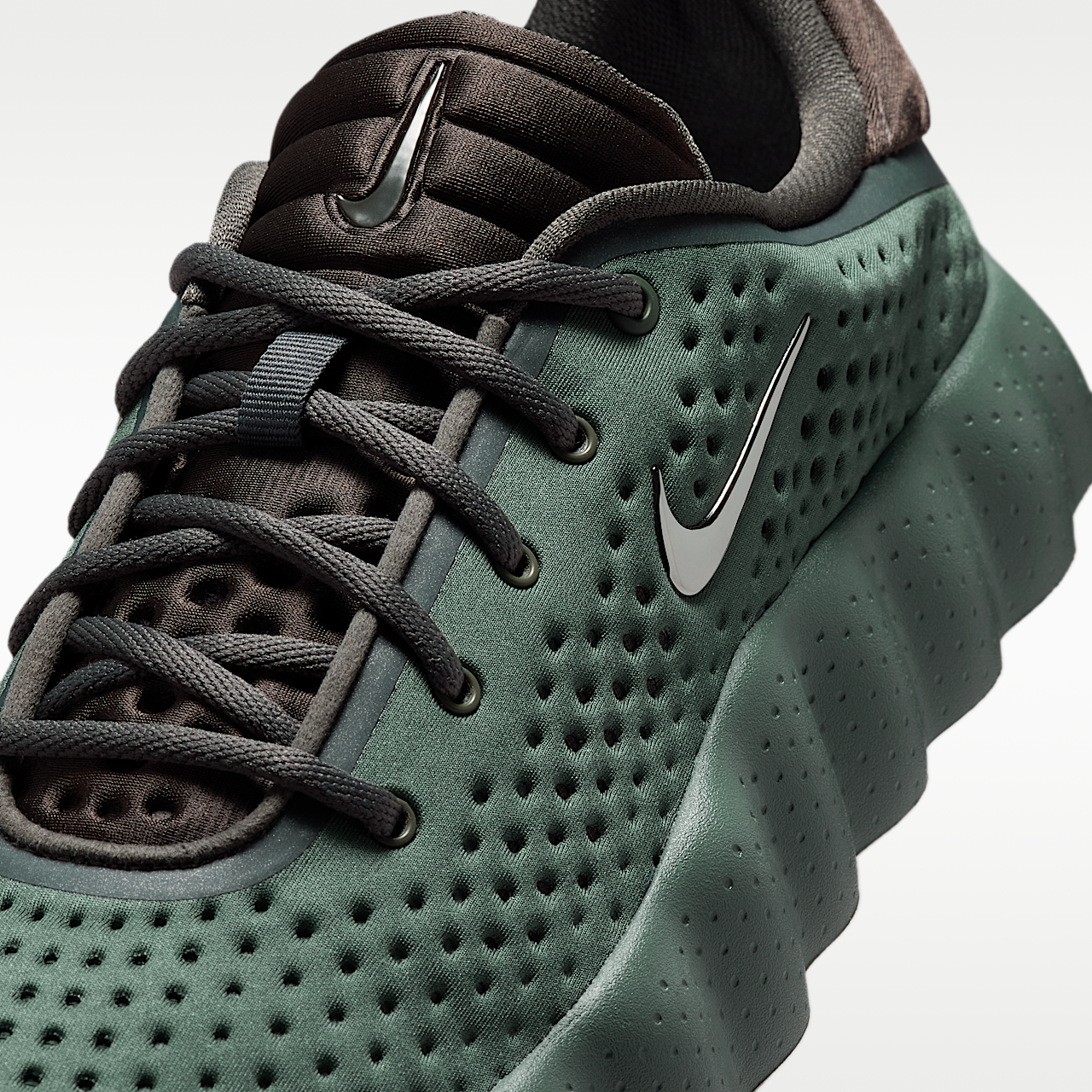 Nike  sneaker Camo Green/Newsprint/Phantom