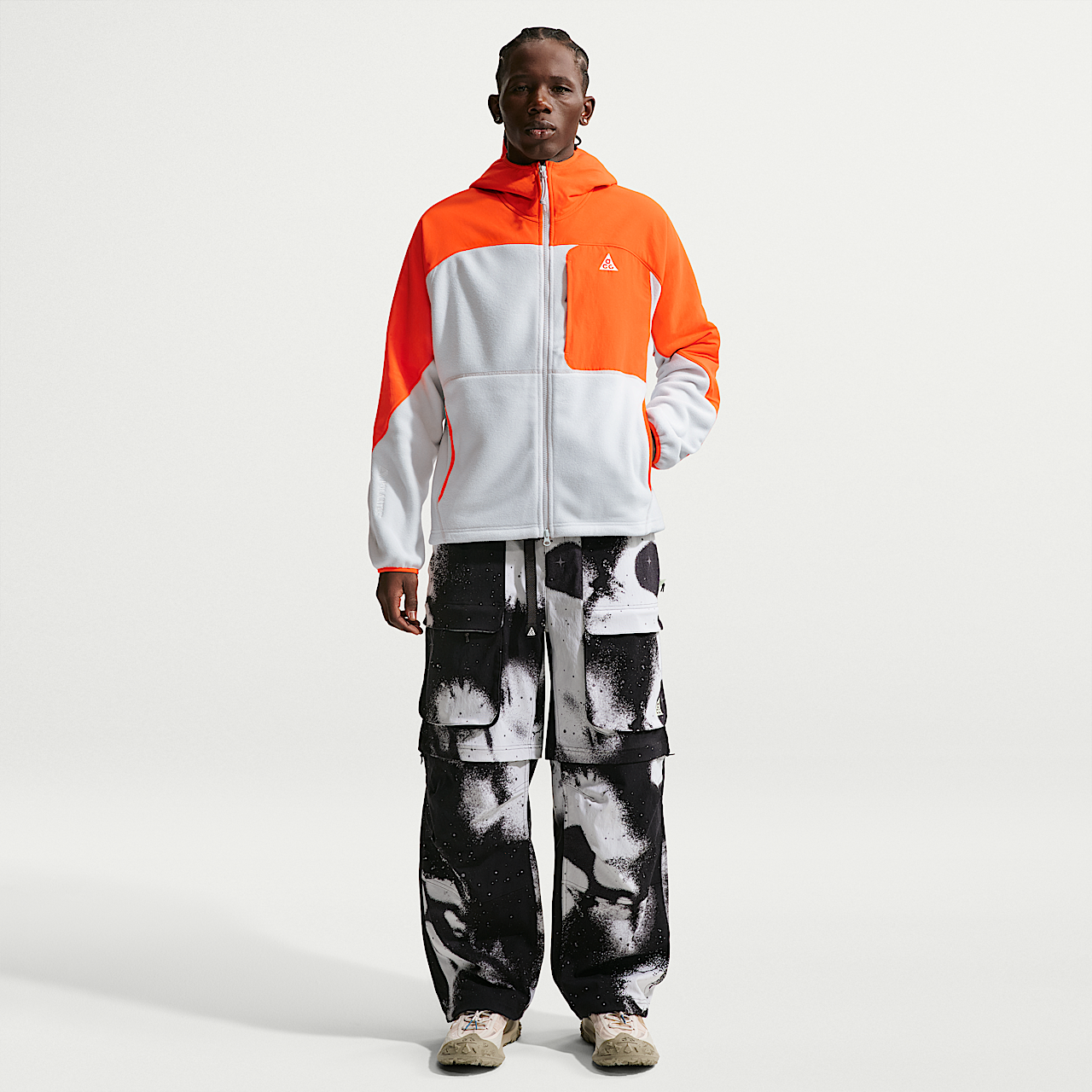 Nike ACG sneaker Safety Orange/Photon Dust/Vivid Purple/Summit White