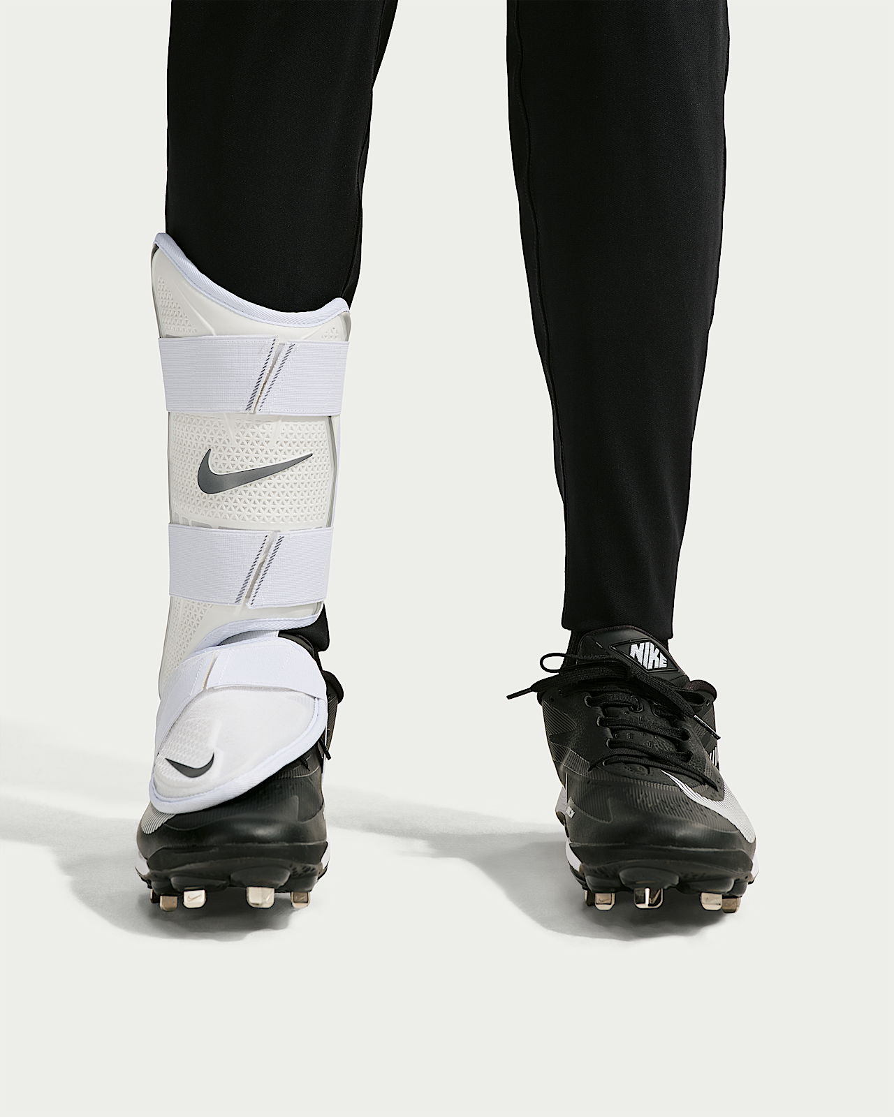 Женские  Nike Vapor Elite Baseball Batter's Leg Guard (Right-Hand Hitter)