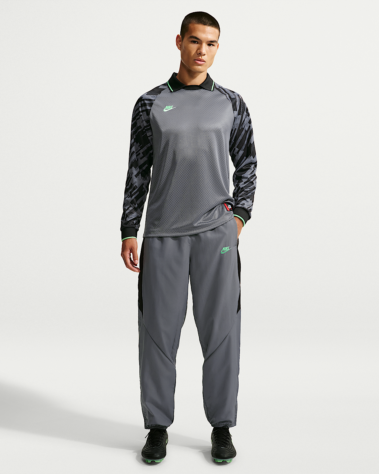 Мужские  Nike Premier Repel Soccer Woven Pants