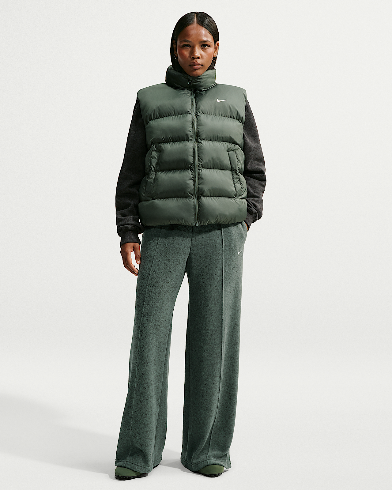 Женские  Nike Studio Fleece Medium-Weight Plush Mid-Rise Wide-Leg Pants