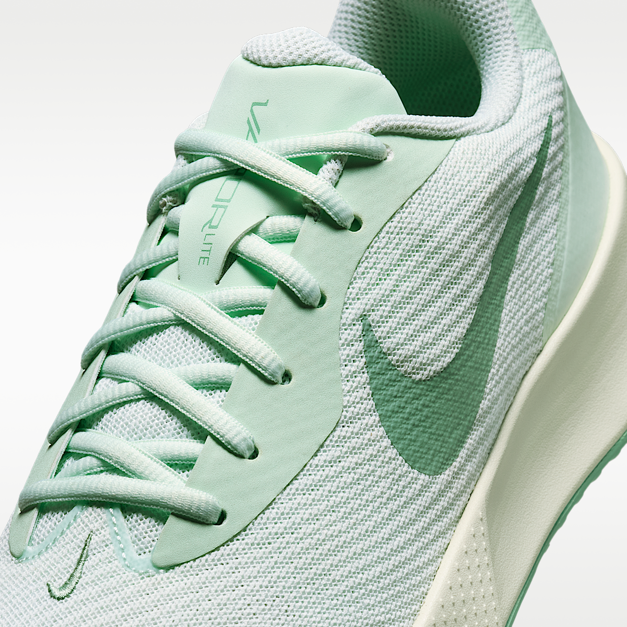 Nike  sneaker Barely Green/Sea Glass/Steam