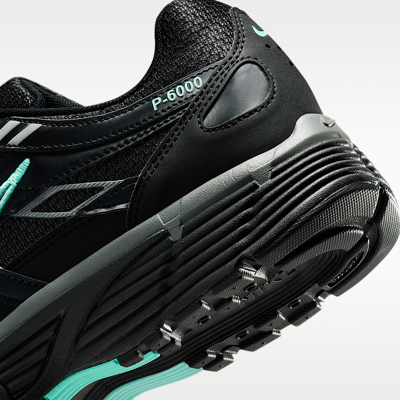 Nike P-6000 sneaker Zwart/Hyper Turquoise/Cool Grey/Metallic Cool Grey
