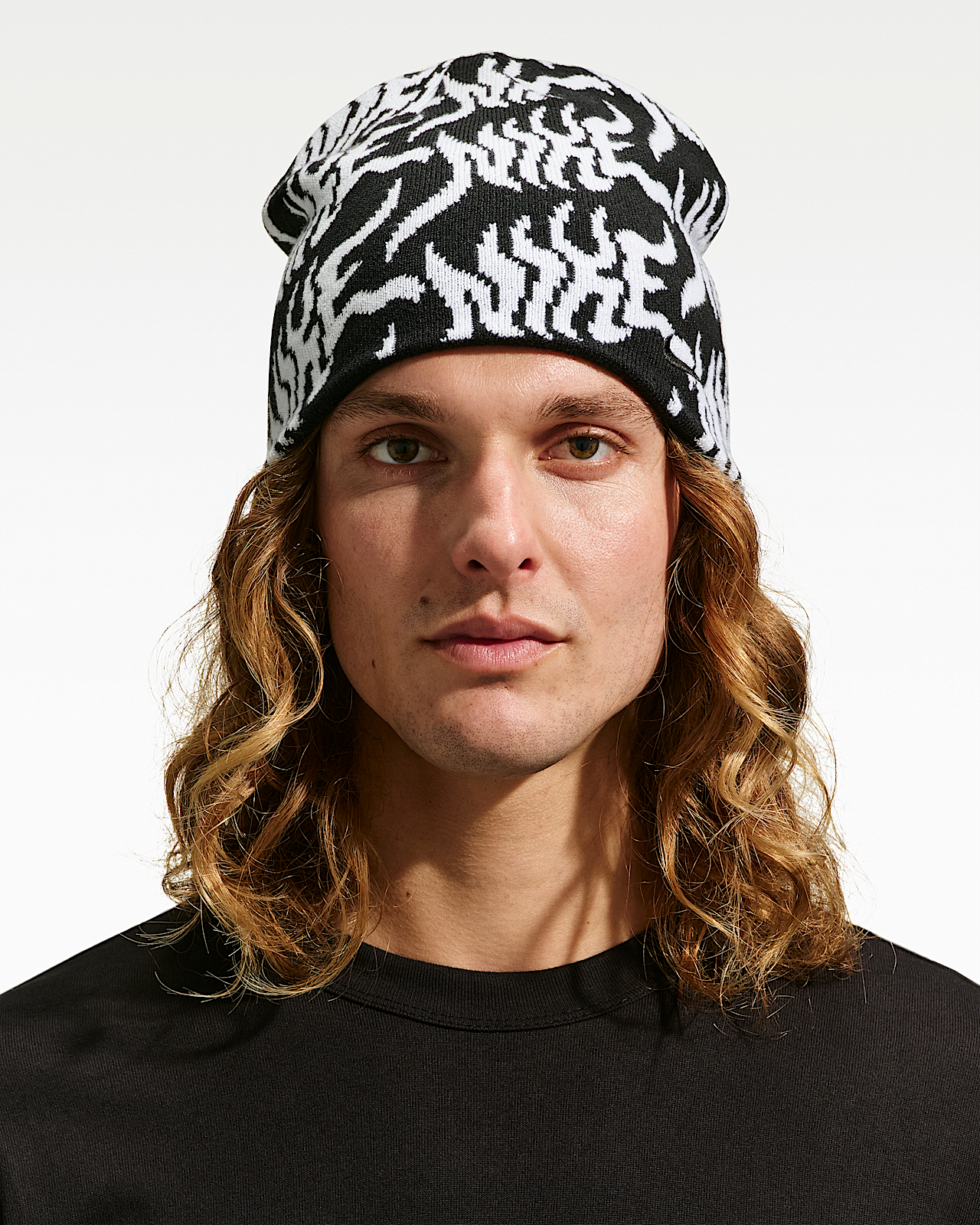 Женские  Nike Peak Uncuffed Graphic Beanie