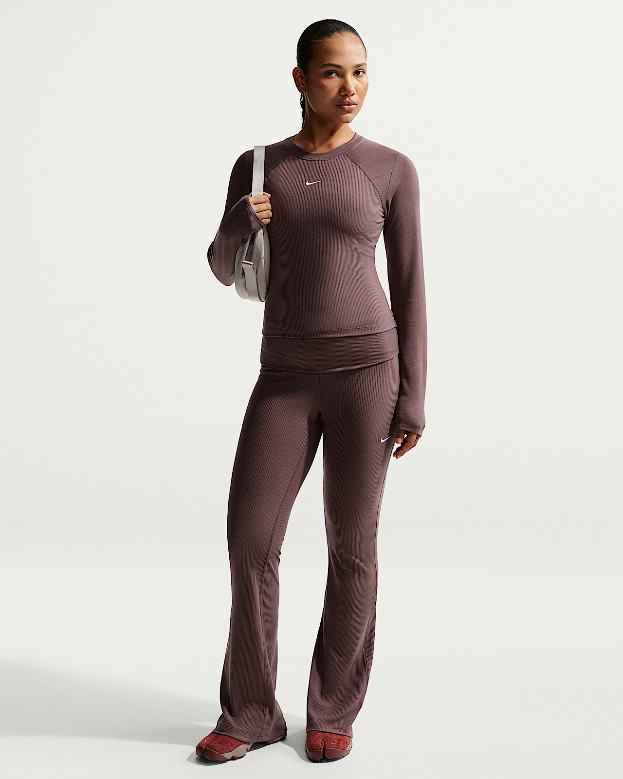 Женские тайтсы Nike Sportswear Chill Knit Mid-Rise Tight Ribbed Pants
