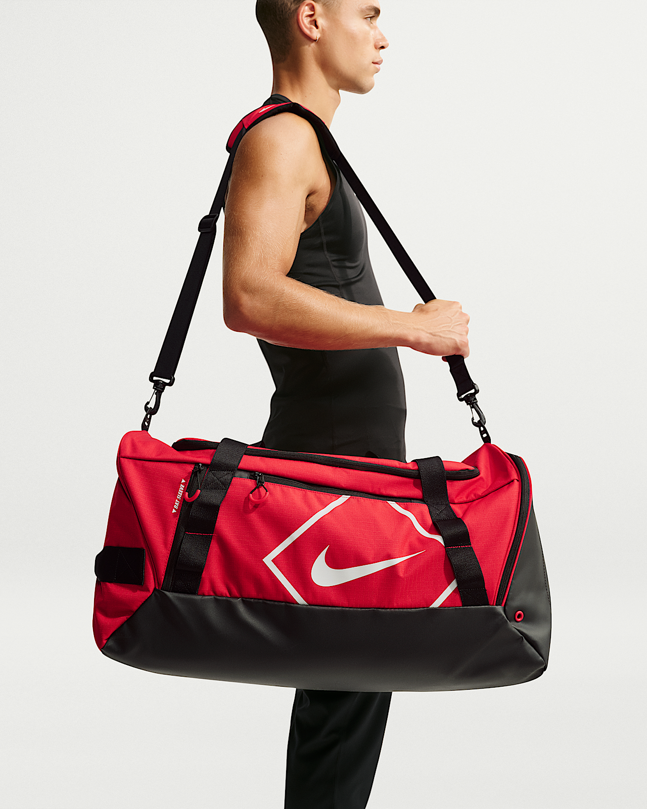 Женская сумка Nike Diamond Duffel Bag (72L)