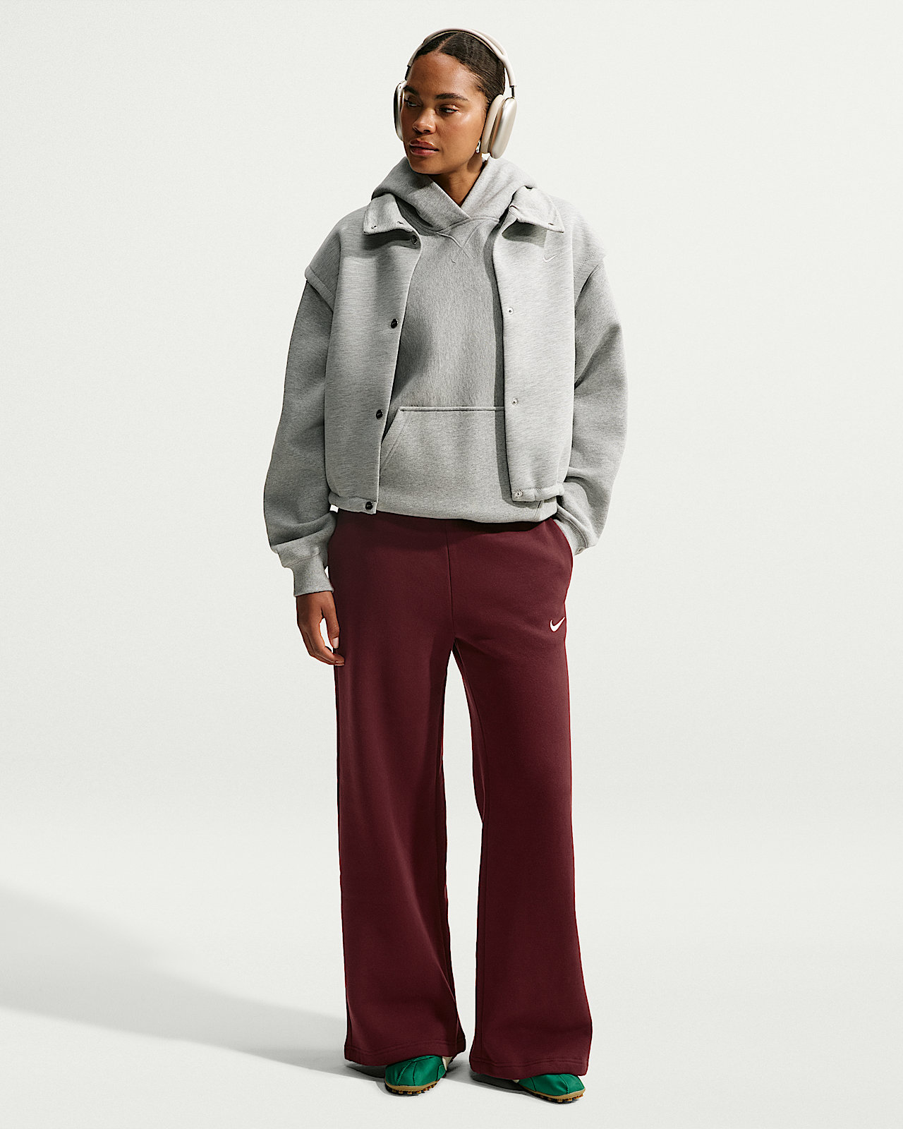 Женские  Nike Studio Fleece Medium Weight Mid-Rise Wide-Leg Pants