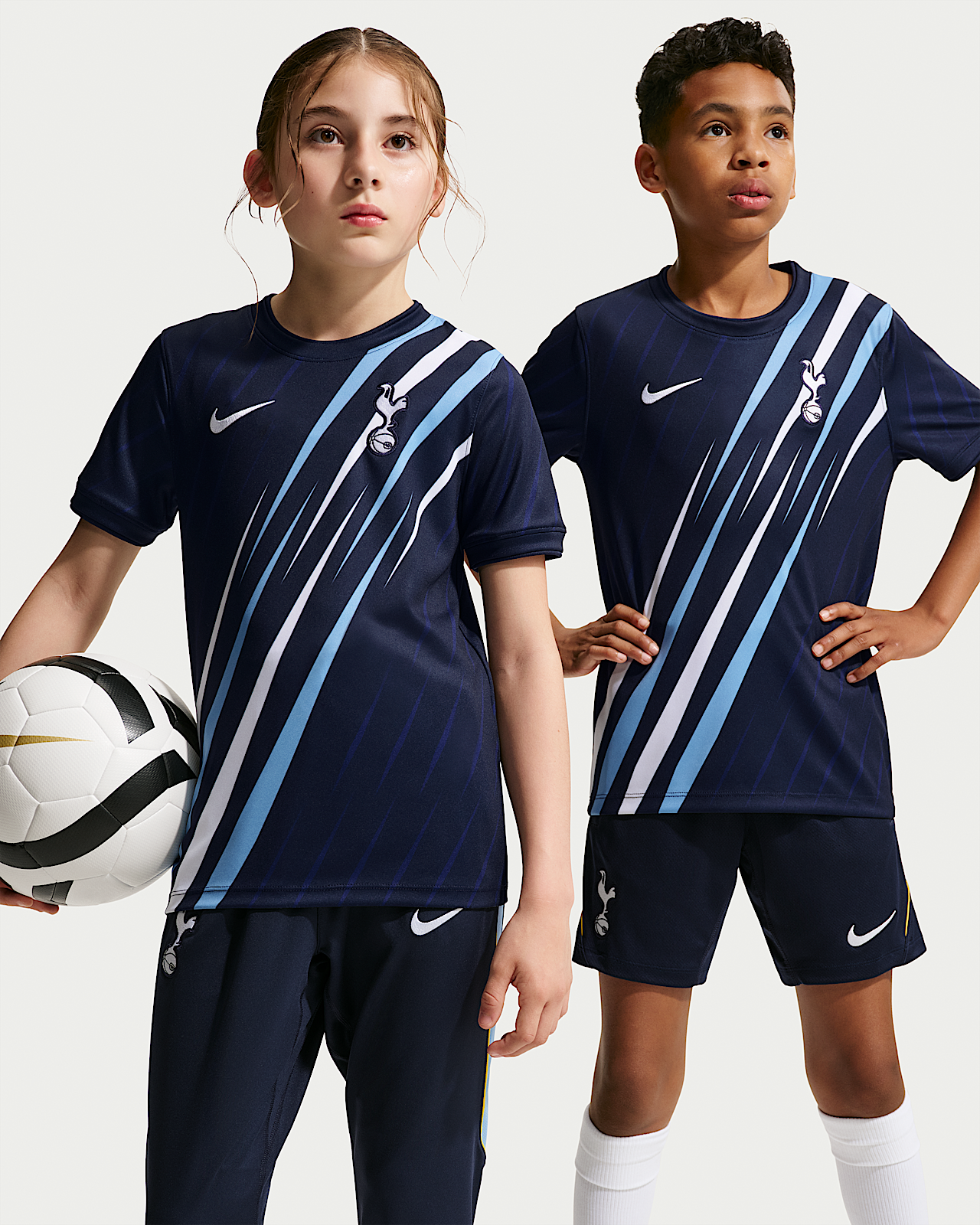 Детские шорты Tottenham Hotspur Big Kids' Nike Dri-FIT Soccer Pre-Match Short-Sleeve Top