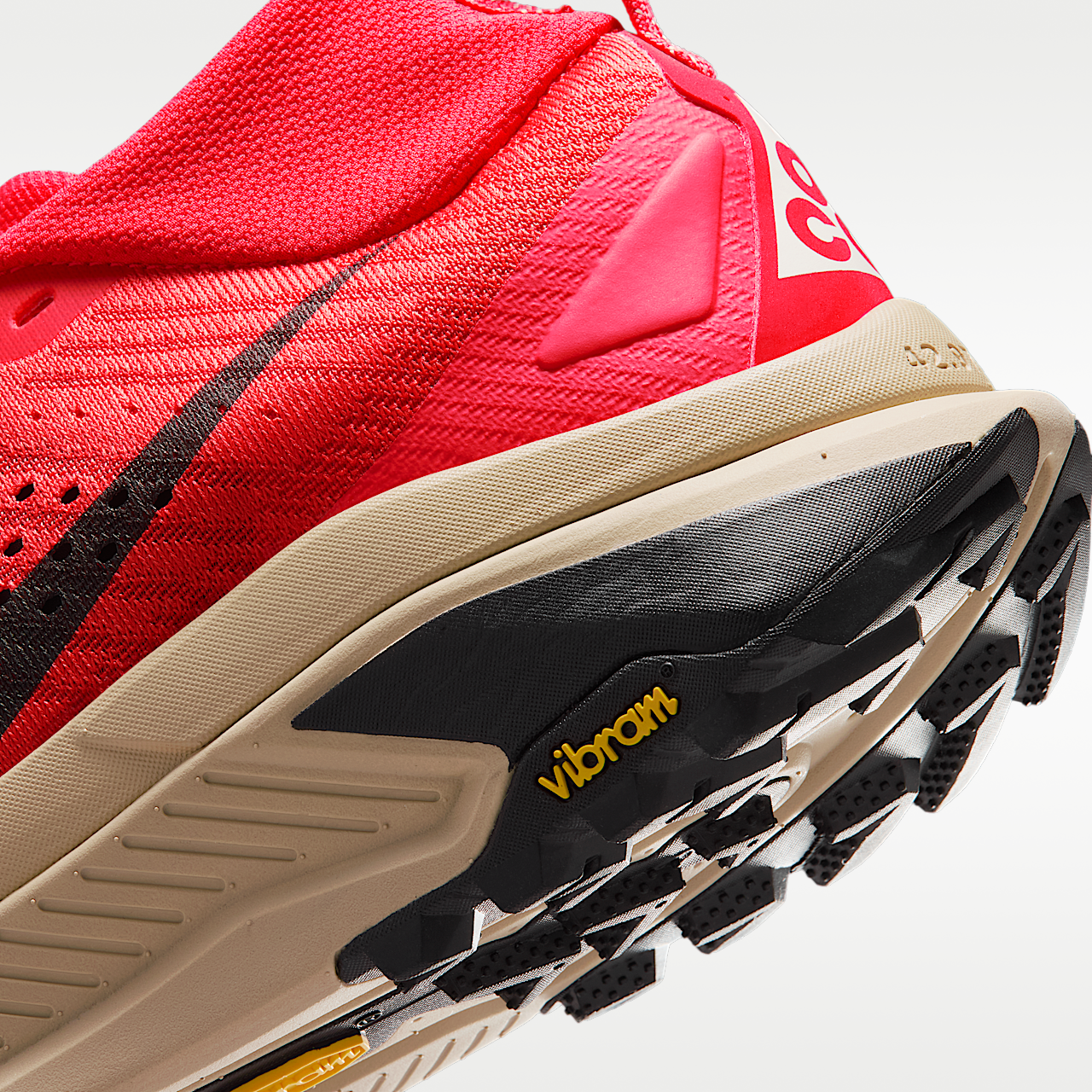 Nike ACG sneaker Light Crimson/Light Orewood Brown/Zwart/Zwart