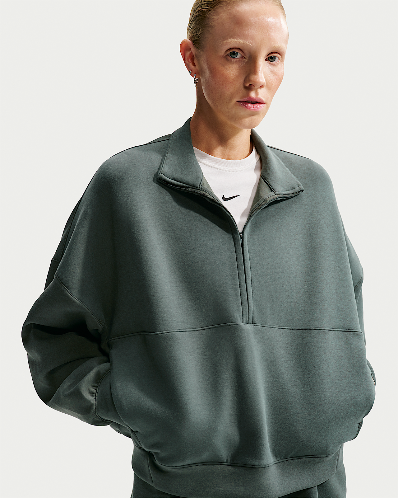 Женские  Nike 24.7 ImpossiblySoft Dri-FIT Oversized 1/2-Zip Top