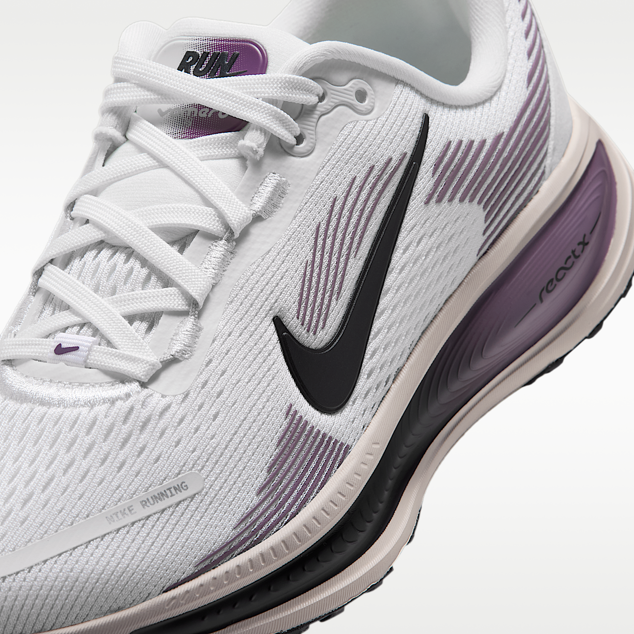 Nike Vomero sneaker Summit White/Cream II/Violet Dust/Zwart