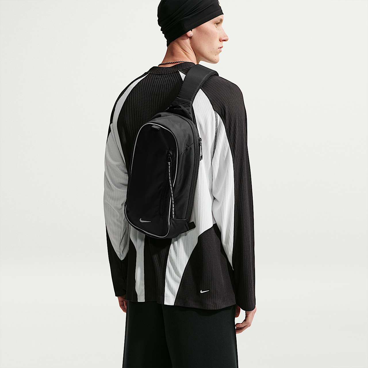 Nike Commute (Black/Black/Reflect Silver)