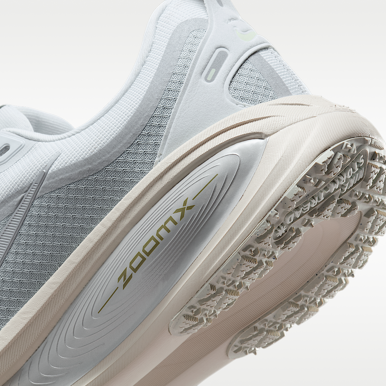 Nike Vomero sneaker Pure Platinum/Light Pumice/Barely Green/Metallic Silver