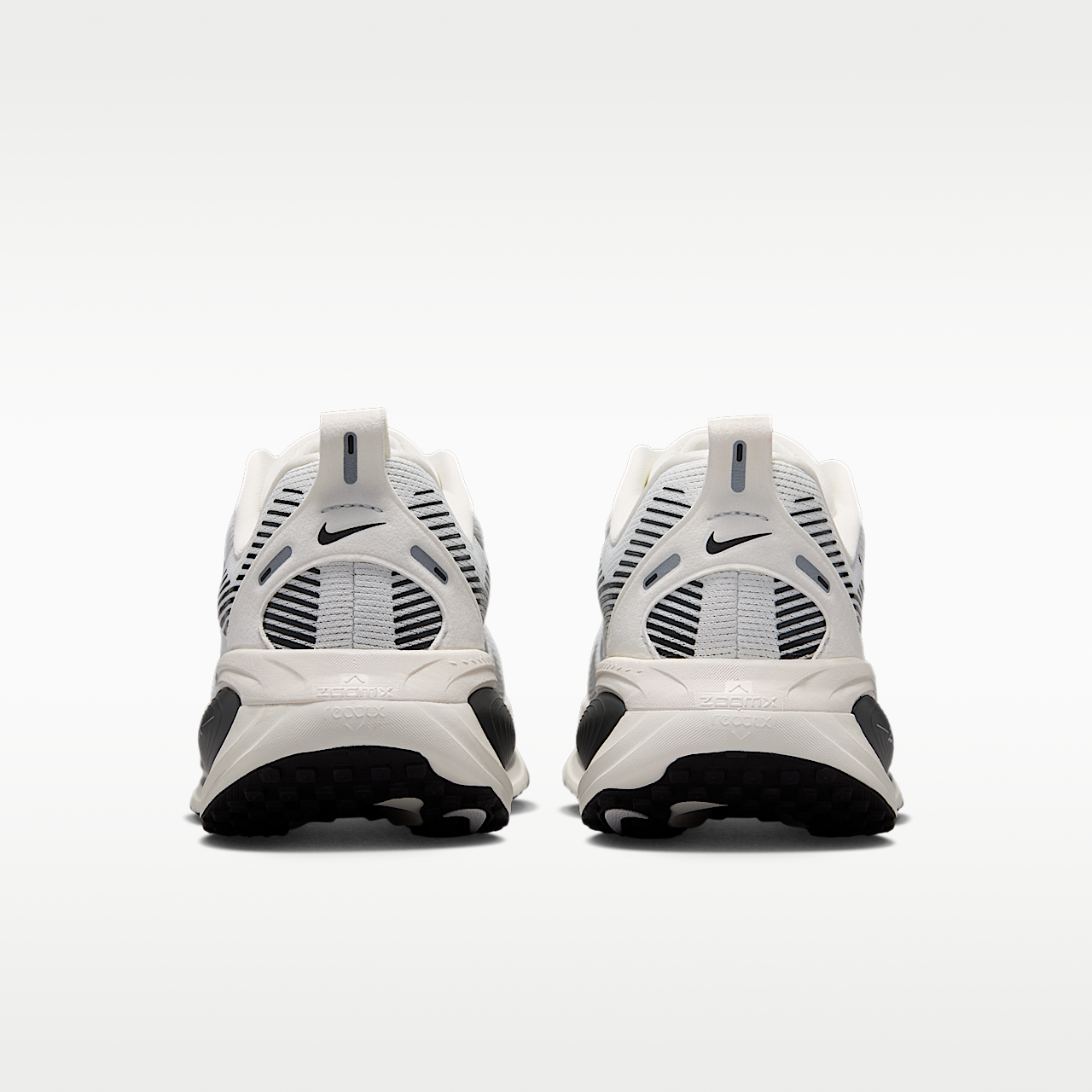 Nike Vomero sneaker Summit White/Sail/Photon Dust/Metallic Silver