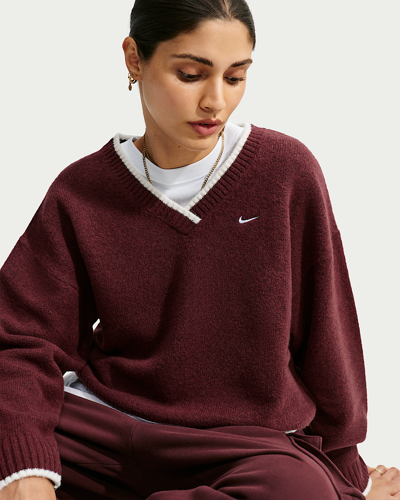 Женские  Nike Sportswear Chill Knit Loose V-Neck Sweater
