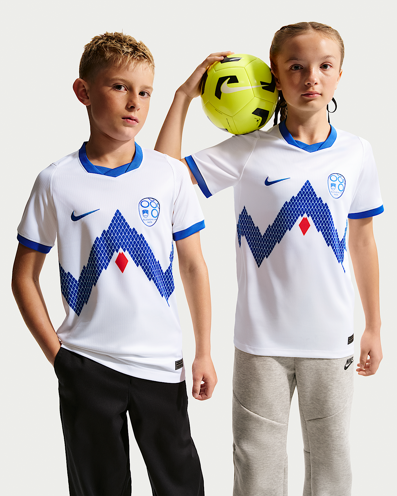 Детские джерси Slovenia 2026 Stadium Home Big Kids' Nike Dri-FIT Soccer Replica Jersey